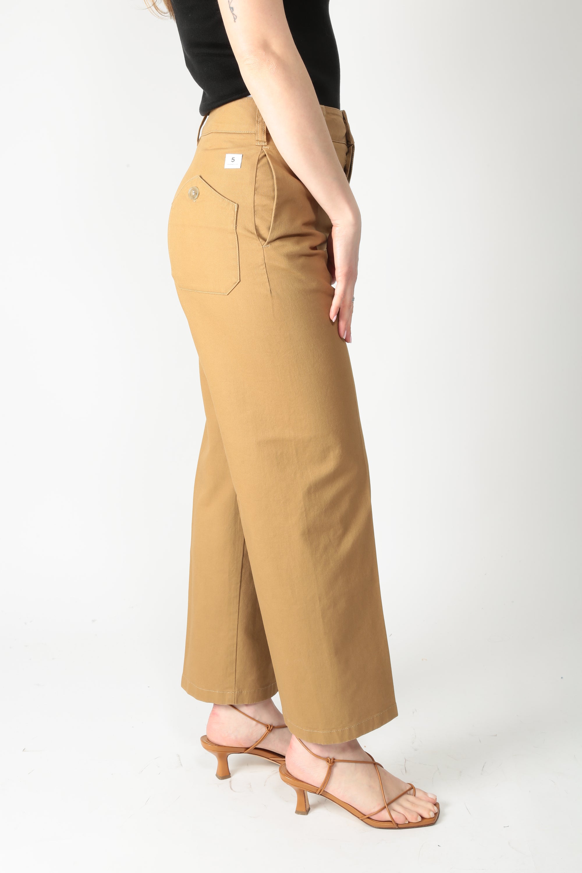 https://admin.shopify.com/store/gulieshop/products/15996605530461#:~:text=https%3A//www.gulieshop.it%20%E2%80%BA%20products%20%E2%80%BA%20department%2D5%2Dpantaloni%2Ddue%2Dpant%2Ddp05152m2ts0202187