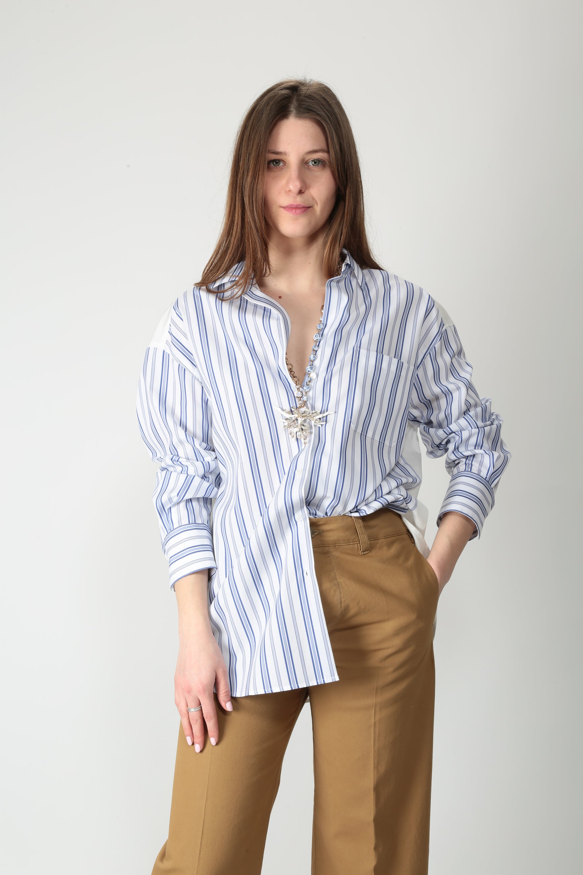 https://admin.shopify.com/store/gulieshop/products/16025718653277#:~:text=https%3A//www.gulieshop.it%20%E2%80%BA%20products%20%E2%80%BA%20maxmara%2Dweekend%2Dcamicia%2Dcon%2Dpizzo%2Dsangallo%2Dwkdtessile