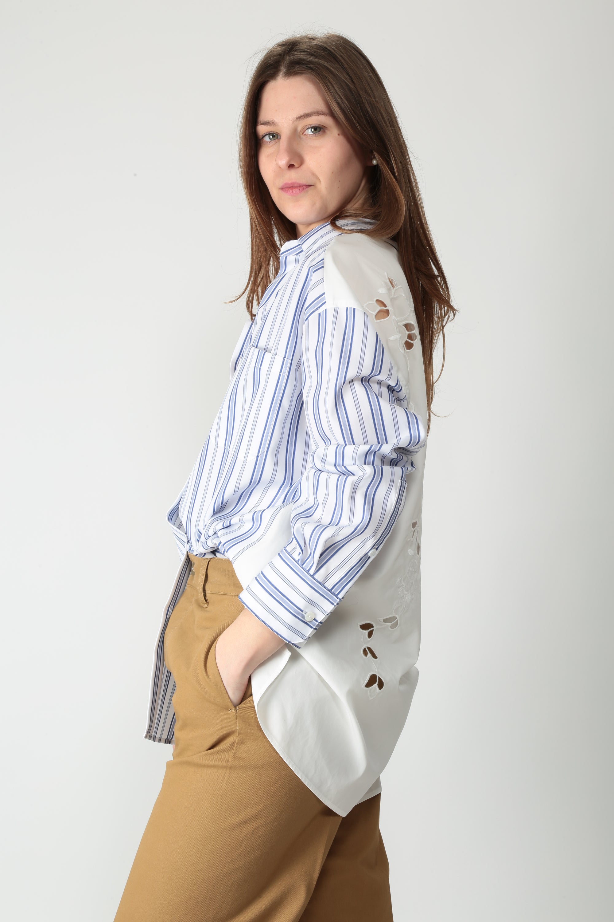 https://admin.shopify.com/store/gulieshop/products/16025718653277#:~:text=https%3A//www.gulieshop.it%20%E2%80%BA%20products%20%E2%80%BA%20maxmara%2Dweekend%2Dcamicia%2Dcon%2Dpizzo%2Dsangallo%2Dwkdtessile