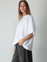 https://admin.shopify.com/store/gulieshop/products/8398883193181#:~:text=Invia-,White%20Sand%20Bermuda%20con%20tasconi%20in%20cotone%2023SU52%2070J%2DPT,-Contenuto%20multimediale%201