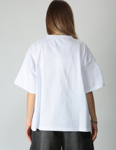 https://admin.shopify.com/store/gulieshop/products/8398883193181#:~:text=Invia-,White%20Sand%20Bermuda%20con%20tasconi%20in%20cotone%2023SU52%2070J%2DPT,-Contenuto%20multimediale%201