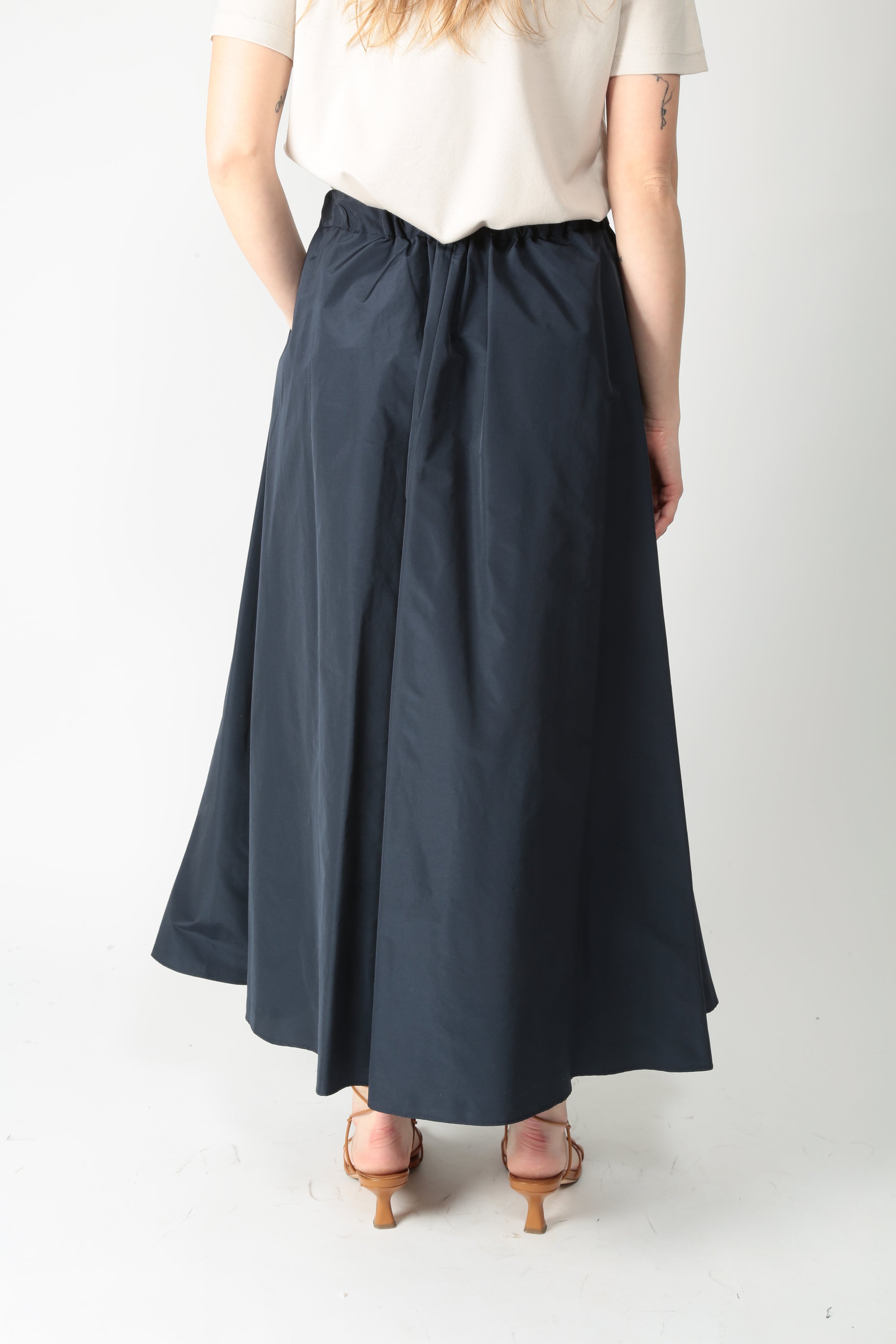 https://admin.shopify.com/store/gulieshop/products/16025718915421#:~:text=https%3A//www.gulieshop.it%20%E2%80%BA%20products%20%E2%80%BA%20maxmara%2Dweekend%2Dgonna%2Dcon%2Dpieghe%2Dwkdformica