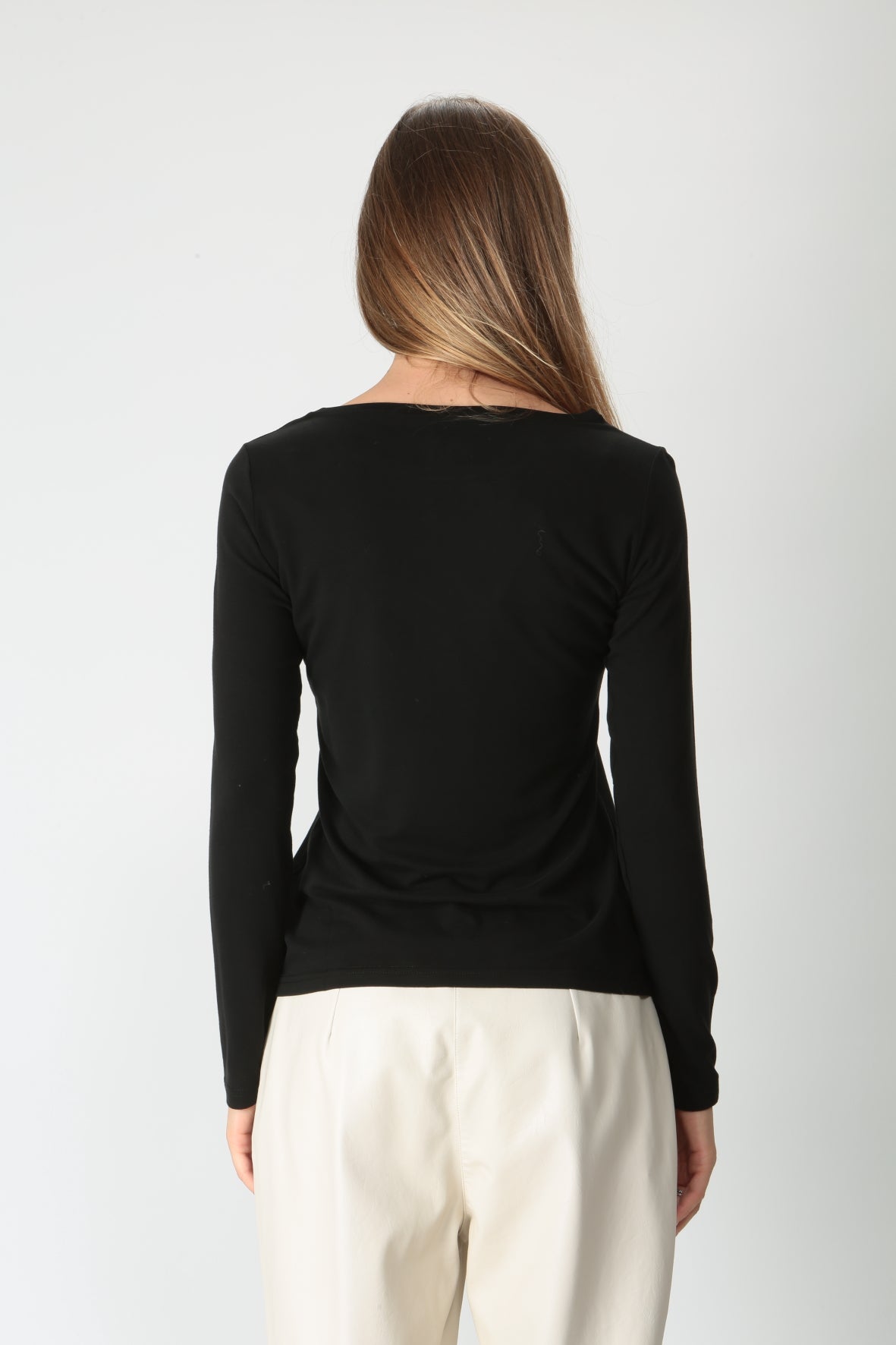 https://admin.shopify.com/store/gulieshop/products/9890717401437#:~:text=https%3A//www.gulieshop.it%20%E2%80%BA%20products%20%E2%80%BA%20maida%2Dmila%2Dmaglia%2Din%2Dviscosa%2Daderente%2D245m5011%2D1