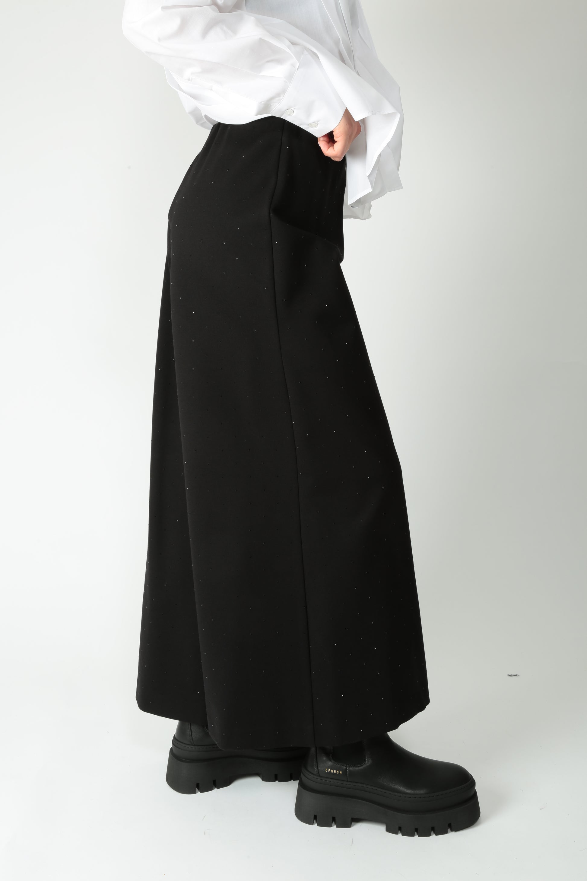 https://admin.shopify.com/store/gulieshop/products/15579496874333#:~:text=https%3A//www.gulieshop.it%20%E2%80%BA%20products%20%E2%80%BA%20meimeij%2Dpantalone%2Dcon%2Dstrass%2Dm5fc01