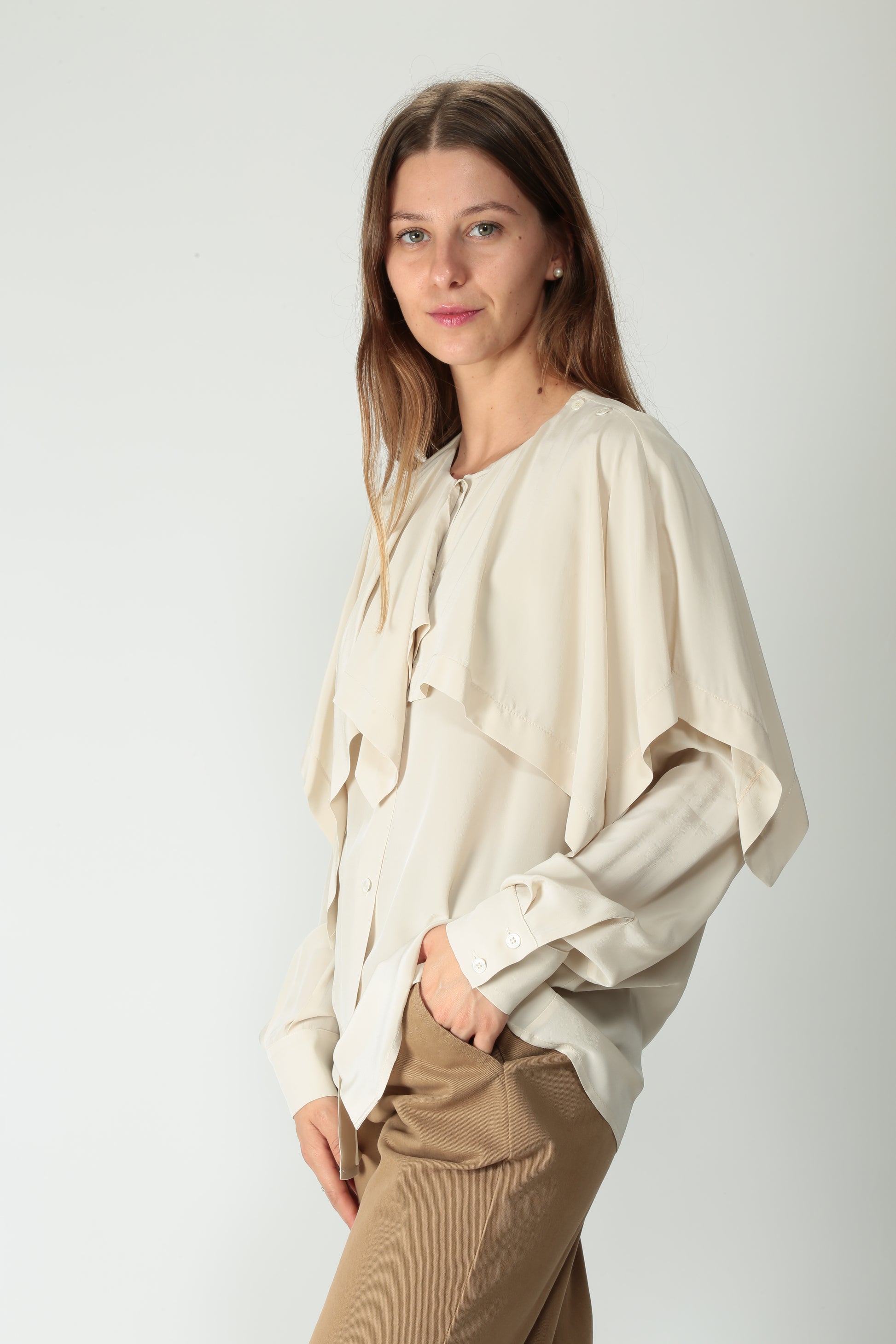 https://admin.shopify.com/store/gulieshop/products/15576519016797#:~:text=https%3A//www.gulieshop.it%20%E2%80%BA%20products%20%E2%80%BA%20tela%2Dcamicia%2Din%2Dviscosa%2Denna