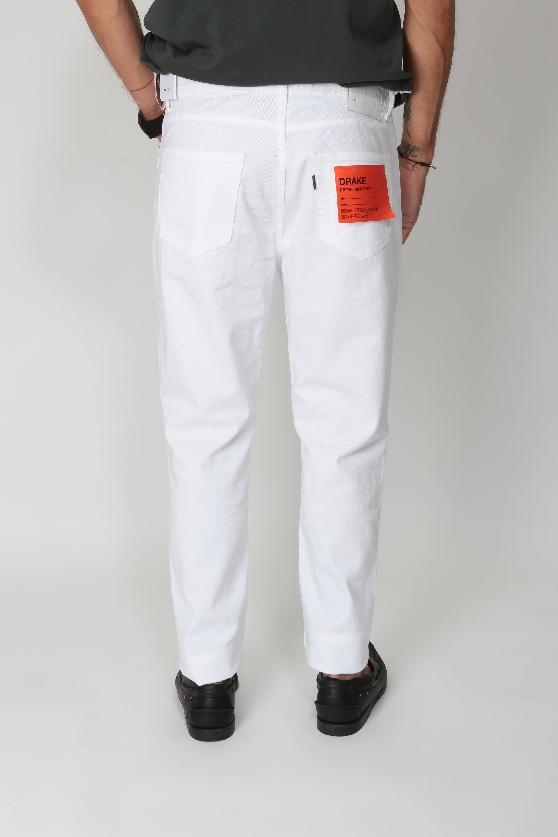 https://admin.shopify.com/store/gulieshop/products/15376235331933#:~:text=https%3A//www.gulieshop.it%20%E2%80%BA%20products%20%E2%80%BA%20department%2D5%2Djeans%2Ddrake%2Dup51750d1ds0004376