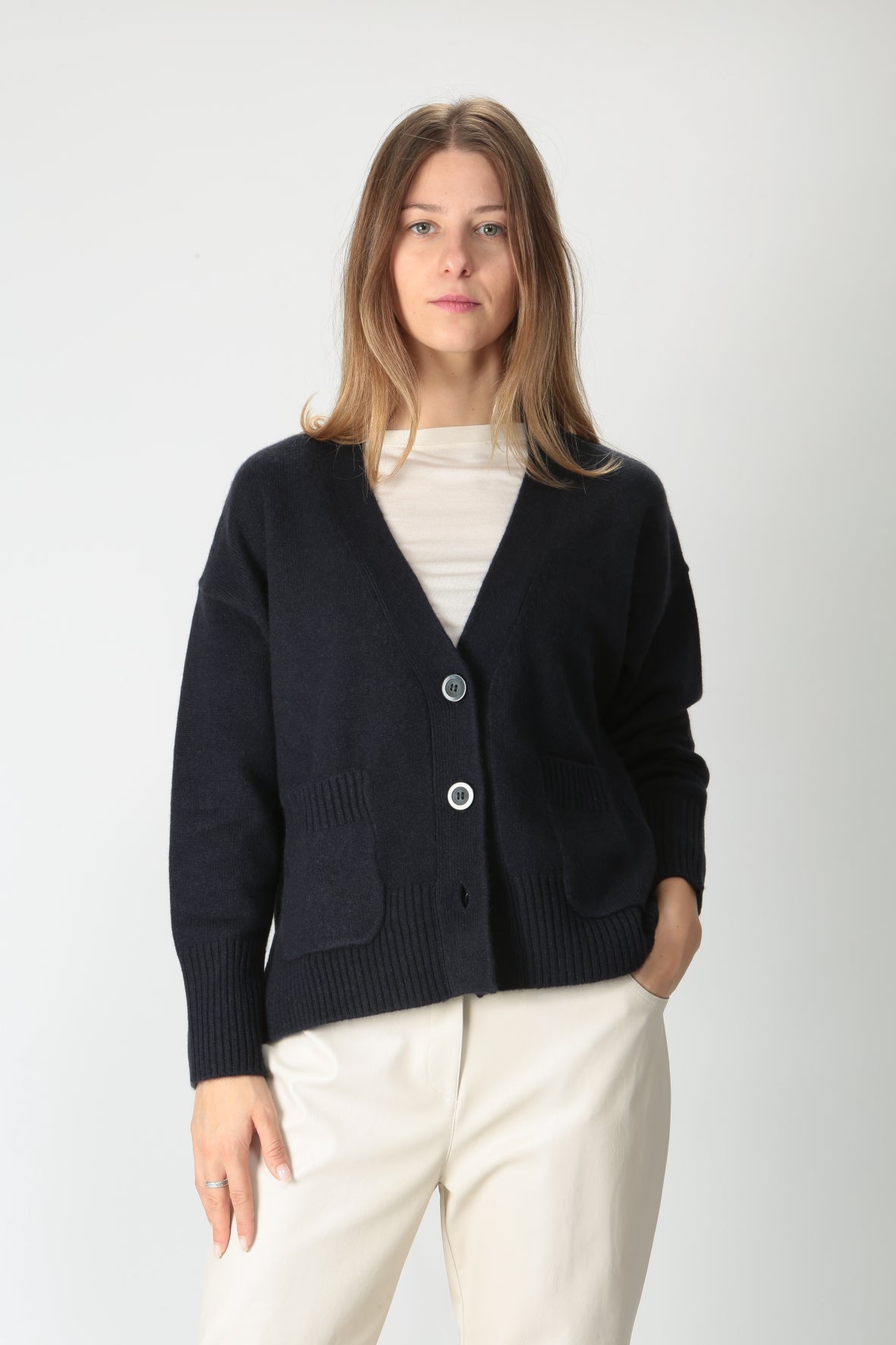 https://admin.shopify.com/store/gulieshop/products/9890694463837#:~:text=https%3A//www.gulieshop.it%20%E2%80%BA%20products%20%E2%80%BA%20purotatto%2Dcardigan%2Din%2Dcachemire%2Dfw240612121