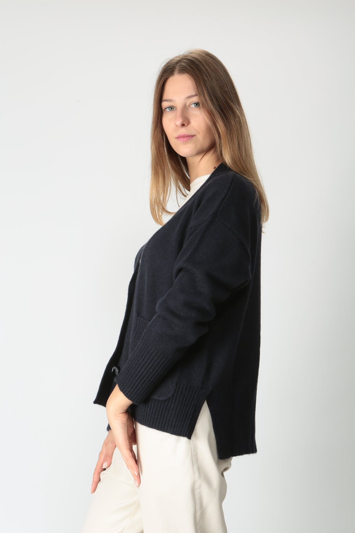 https://admin.shopify.com/store/gulieshop/products/9890694463837#:~:text=https%3A//www.gulieshop.it%20%E2%80%BA%20products%20%E2%80%BA%20purotatto%2Dcardigan%2Din%2Dcachemire%2Dfw240612121