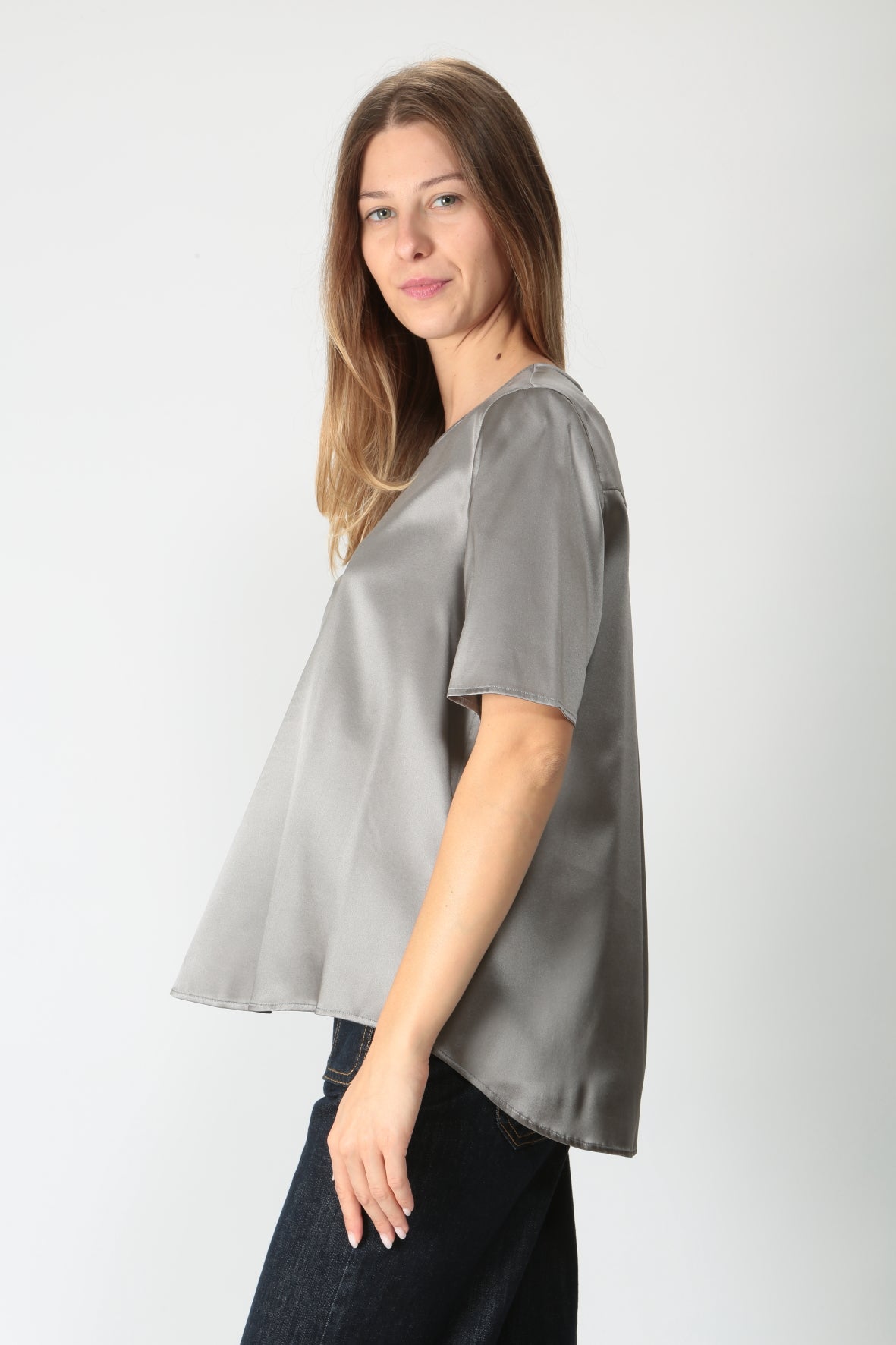 https://admin.shopify.com/store/gulieshop/products/9890693906781#:~:text=https%3A//www.gulieshop.it%20%E2%80%BA%20products%20%E2%80%BA%20purotatto%2Dt%2Dshirt%2Din%2Dseta%2Delasticizzata%2Dfw240281909