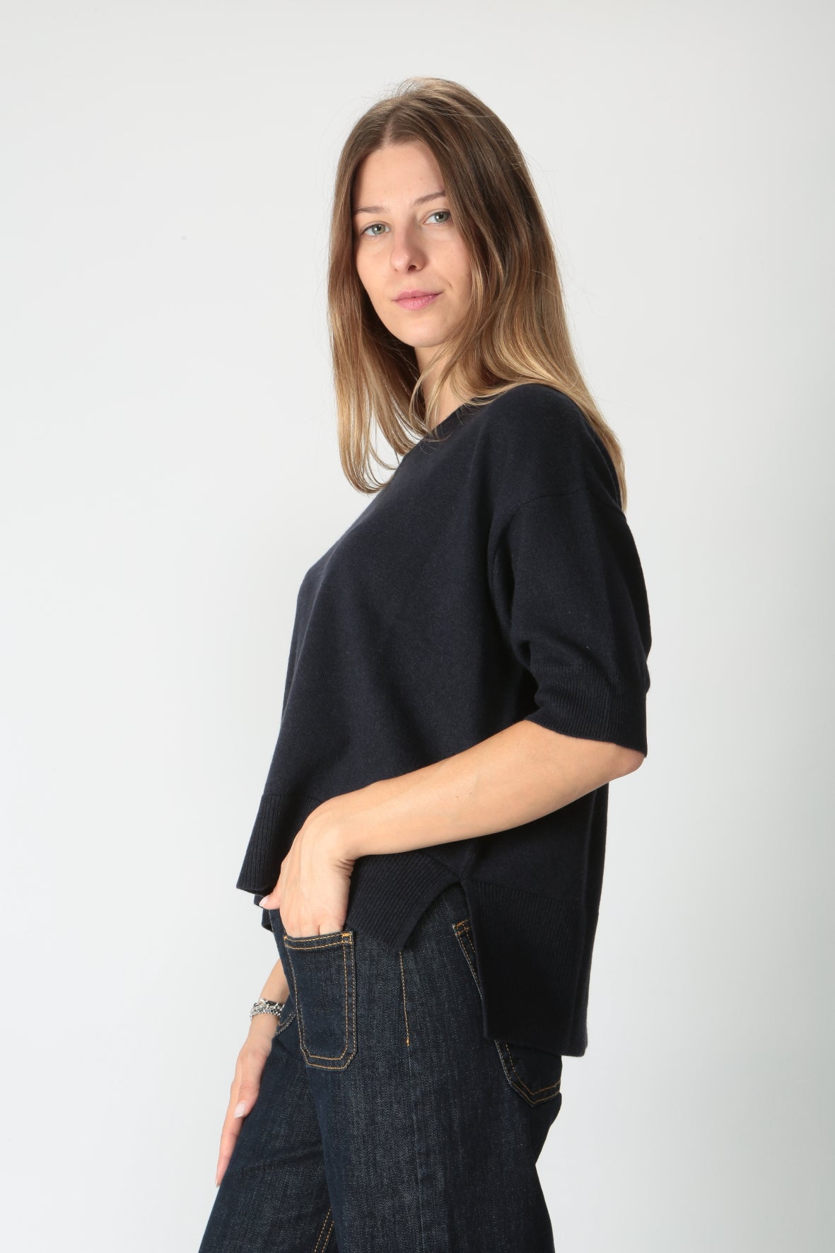 https://admin.shopify.com/store/gulieshop/products/9890694332765#:~:text=https%3A//www.gulieshop.it%20%E2%80%BA%20products%20%E2%80%BA%20purotatto%2Dmaglia%2Dmaniche%2Dcorte%2Din%2Dcachemire%2Dfw240612104
