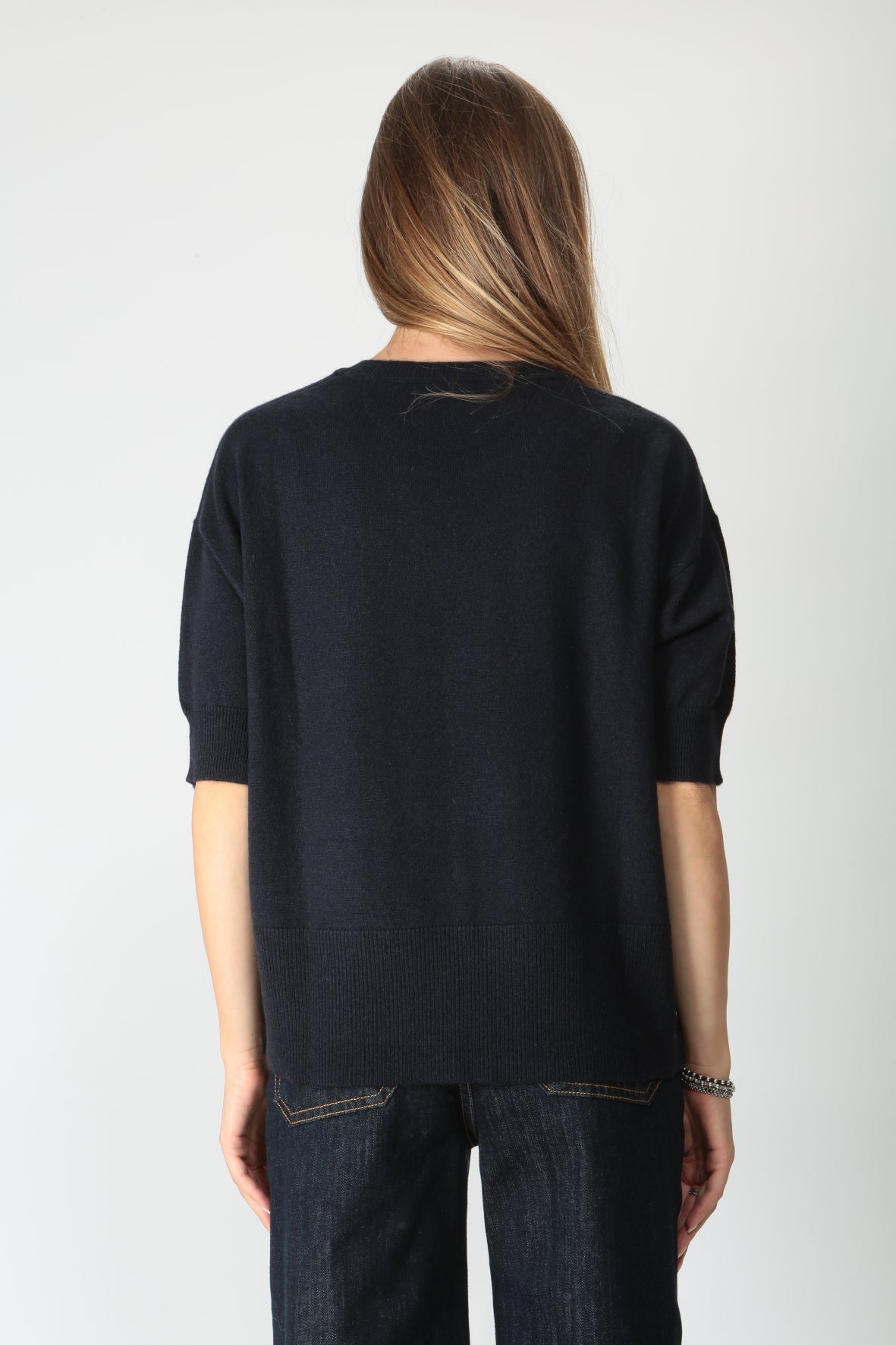 https://admin.shopify.com/store/gulieshop/products/9890694332765#:~:text=https%3A//www.gulieshop.it%20%E2%80%BA%20products%20%E2%80%BA%20purotatto%2Dmaglia%2Dmaniche%2Dcorte%2Din%2Dcachemire%2Dfw240612104