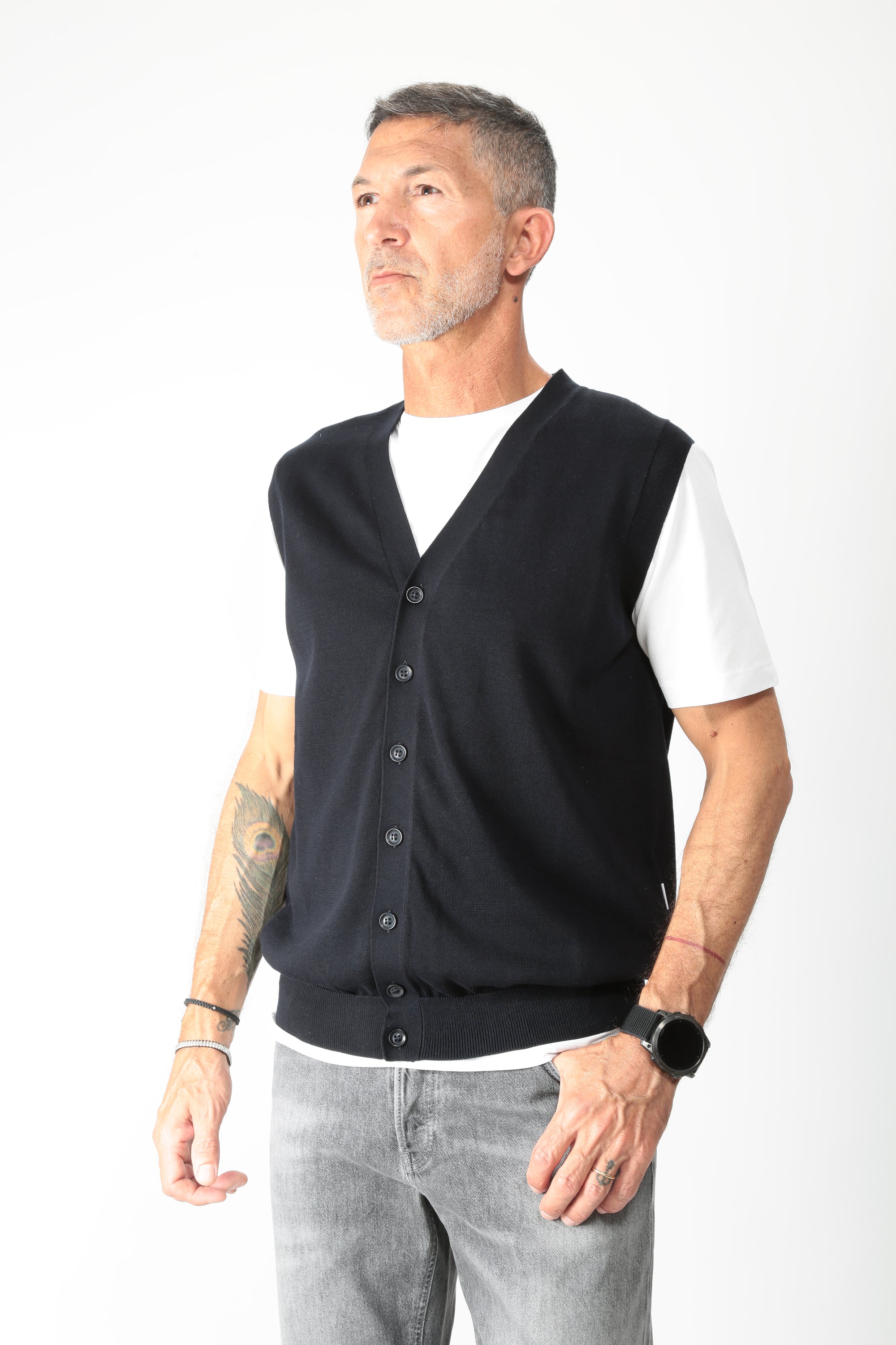 https://admin.shopify.com/store/gulieshop/products/16014678393181#:~:text=https%3A//www.gulieshop.it%20%E2%80%BA%20products%20%E2%80%BA%20hamaki%2Dho%2Dgilet%2Dcon%2Dbottoni%2Dme3206h