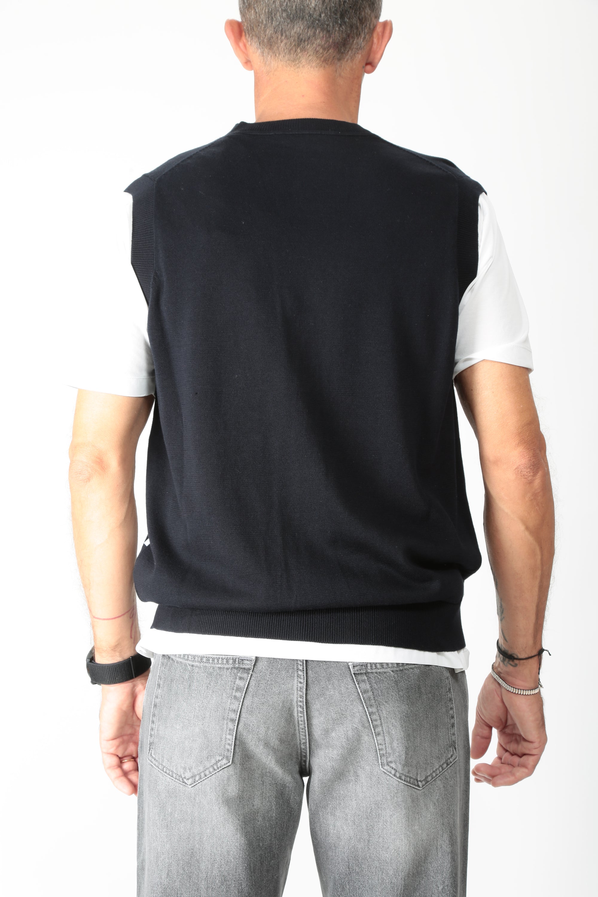 https://admin.shopify.com/store/gulieshop/products/16014678393181#:~:text=https%3A//www.gulieshop.it%20%E2%80%BA%20products%20%E2%80%BA%20hamaki%2Dho%2Dgilet%2Dcon%2Dbottoni%2Dme3206h