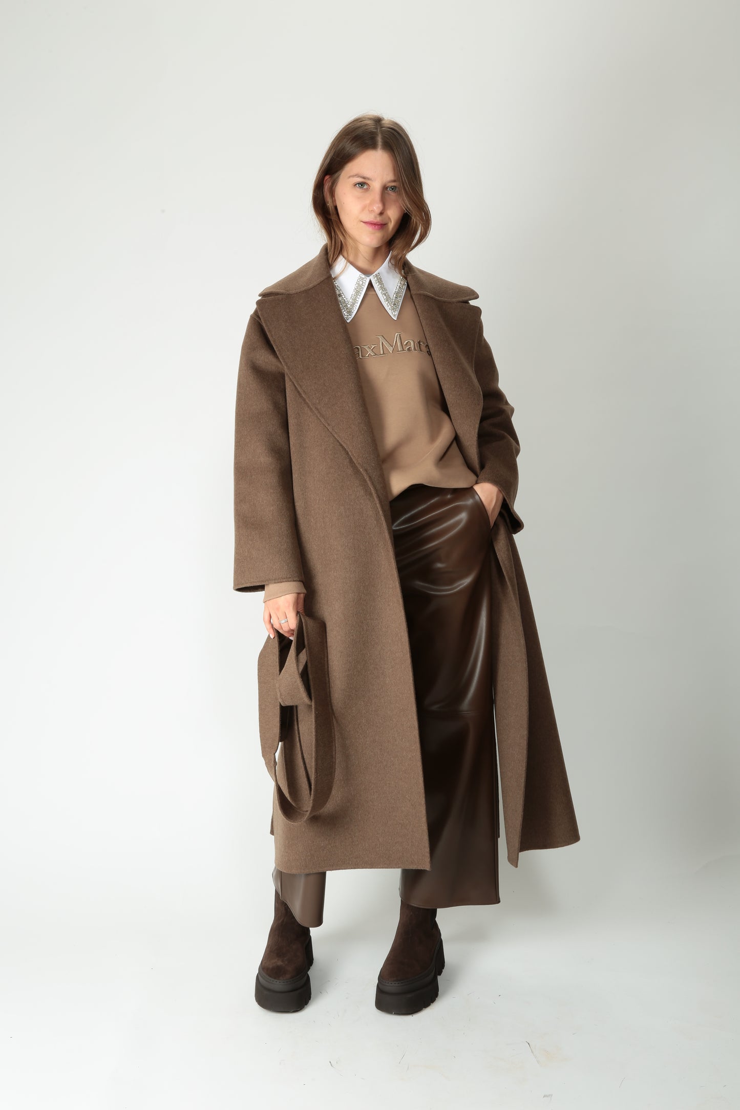 https://admin.shopify.com/store/gulieshop/products/15526146212189#:~:text=https%3A//www.gulieshop.it%20%E2%80%BA%20products%20%E2%80%BA%20s%2Dmaxmara%2Dcappotto%2Dlungo%2Da%2Dvestaglia%2Dcuore