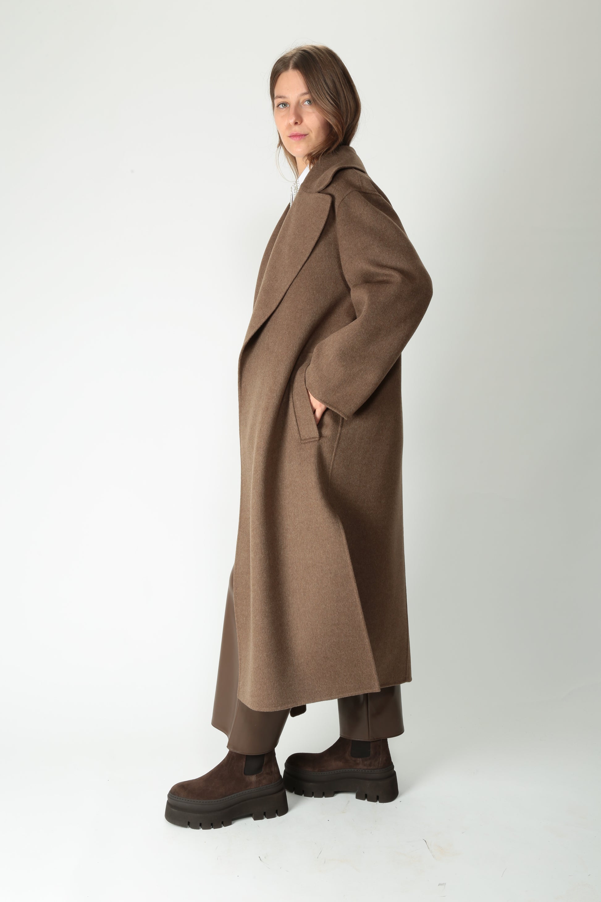 https://admin.shopify.com/store/gulieshop/products/15526146212189#:~:text=https%3A//www.gulieshop.it%20%E2%80%BA%20products%20%E2%80%BA%20s%2Dmaxmara%2Dcappotto%2Dlungo%2Da%2Dvestaglia%2Dcuore