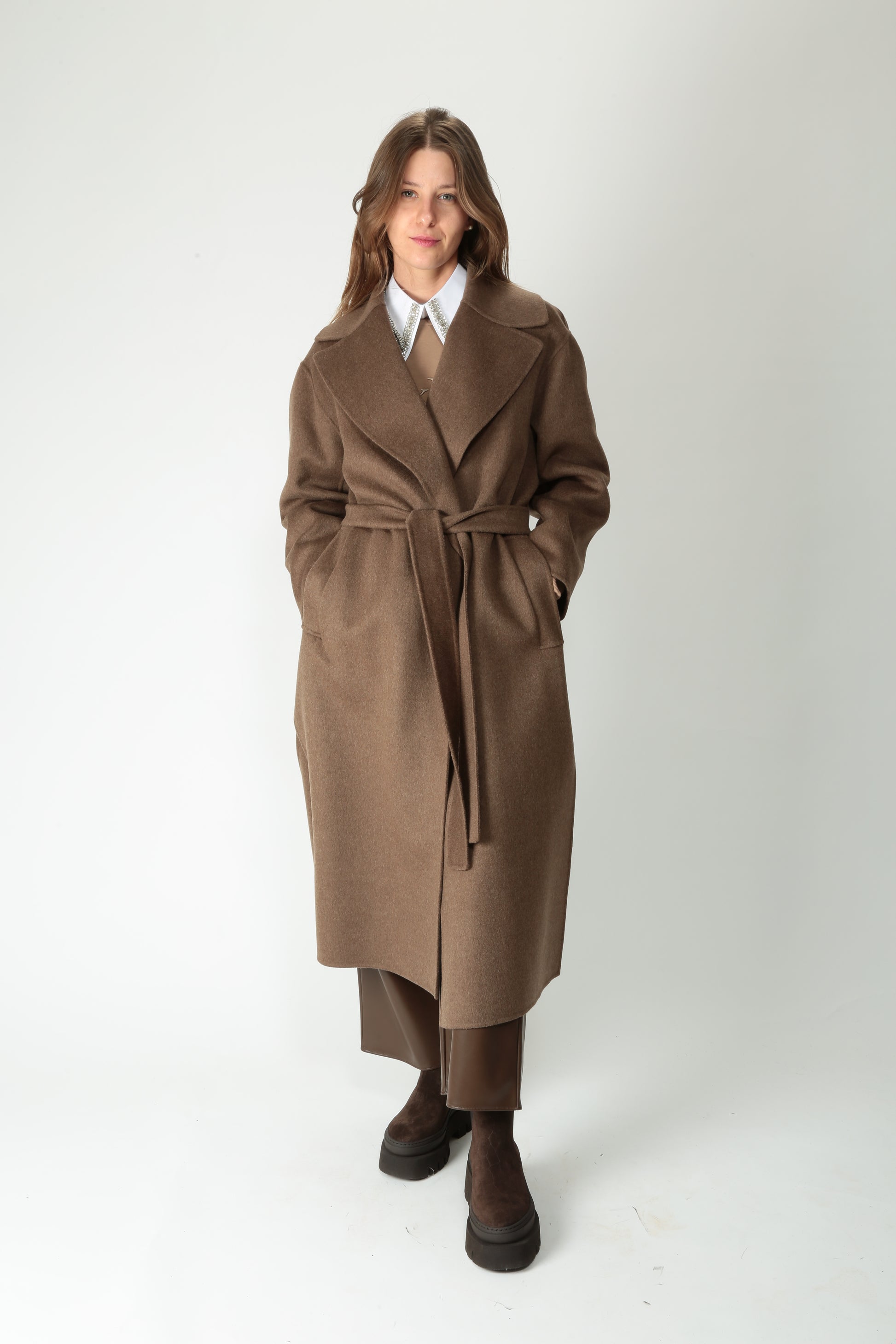 https://admin.shopify.com/store/gulieshop/products/15526146212189#:~:text=https%3A//www.gulieshop.it%20%E2%80%BA%20products%20%E2%80%BA%20s%2Dmaxmara%2Dcappotto%2Dlungo%2Da%2Dvestaglia%2Dcuore