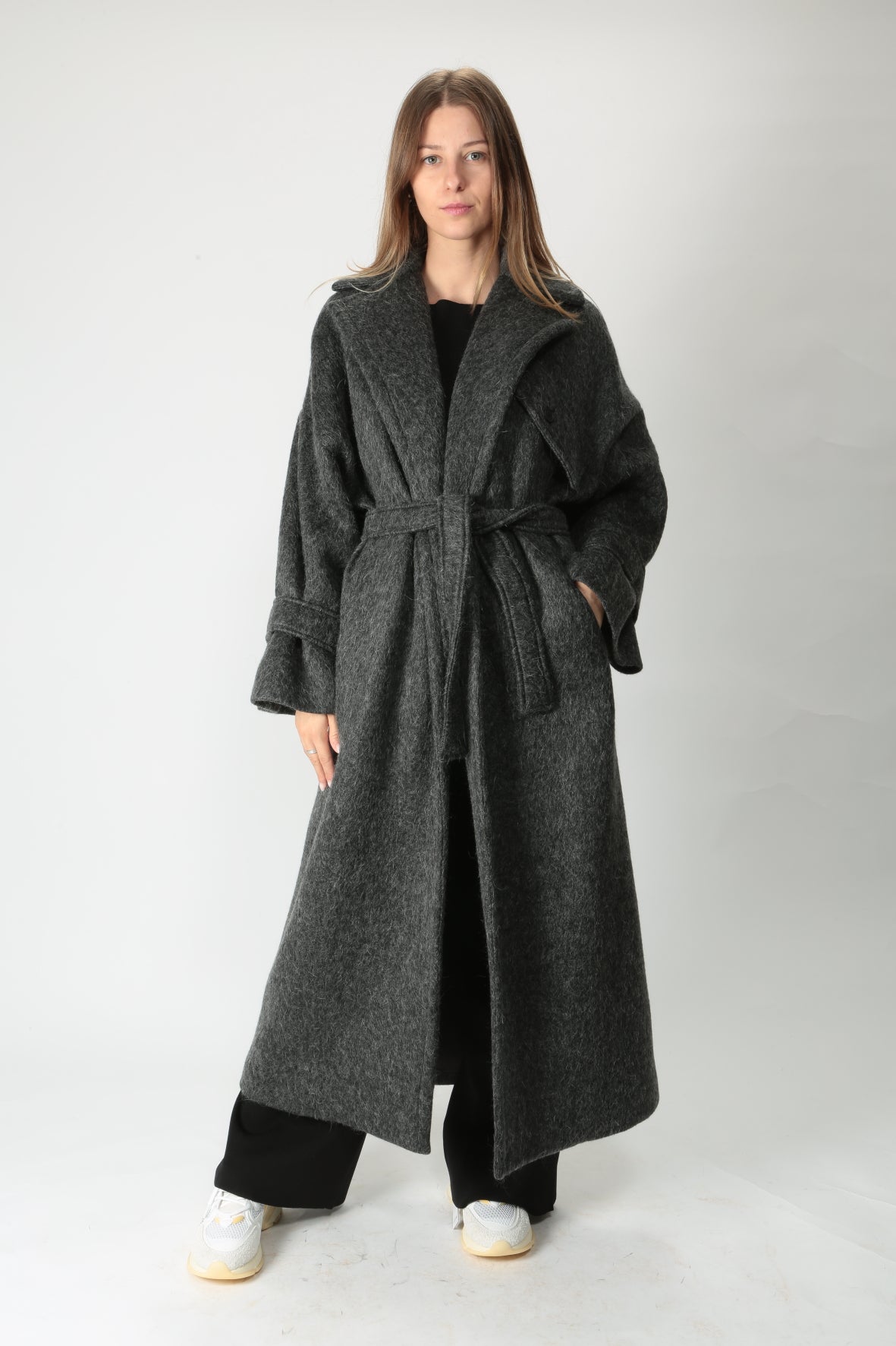 https://admin.shopify.com/store/gulieshop/products/9843461161309#:~:text=https%3A//www.gulieshop.it%20%E2%80%BA%20products%20%E2%80%BA%20the%2Dm%2Dcappotto%2Dlungo%2Da%2Dvestaglia%2Dlora91