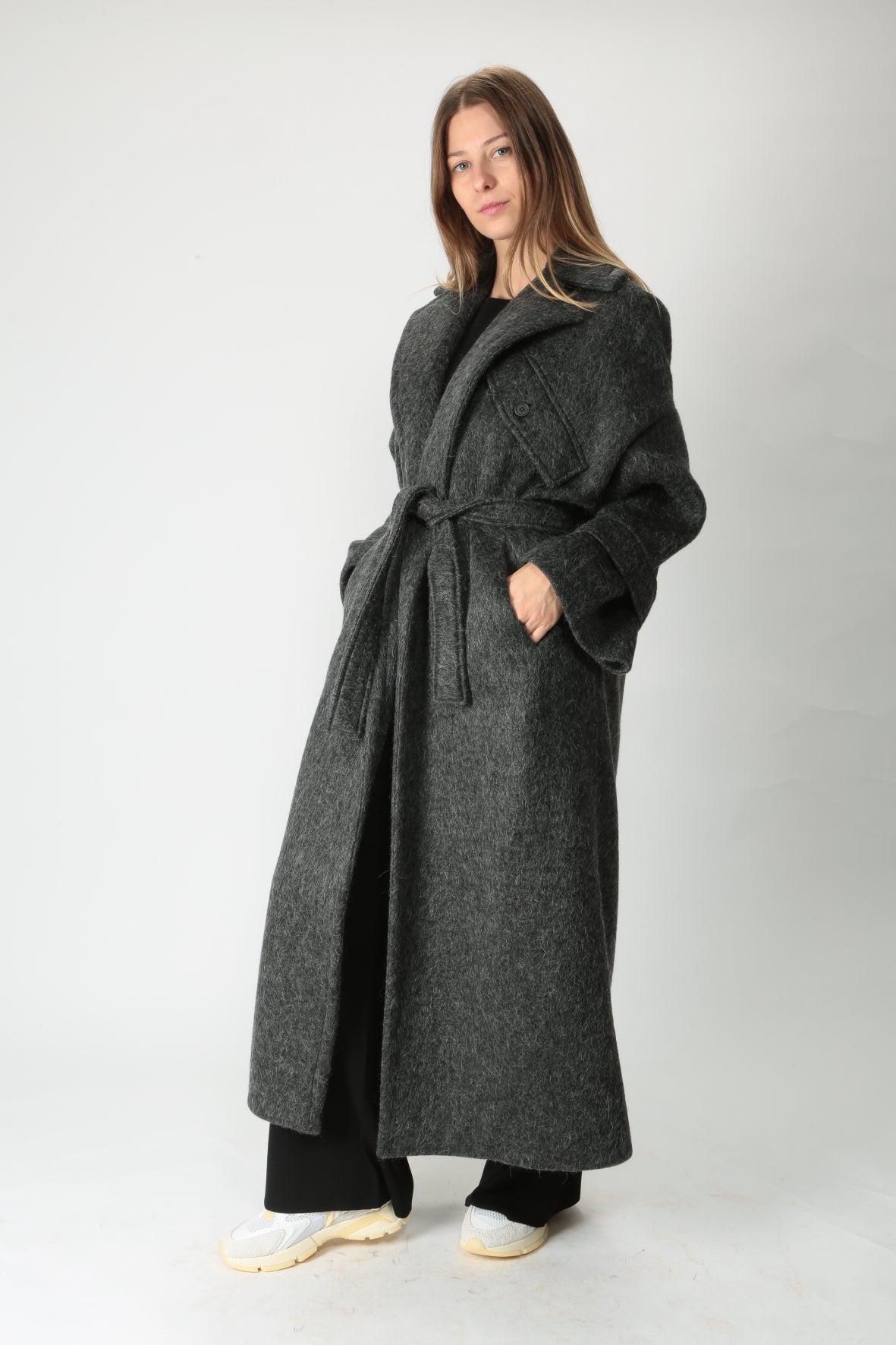 https://admin.shopify.com/store/gulieshop/products/9843461161309#:~:text=https%3A//www.gulieshop.it%20%E2%80%BA%20products%20%E2%80%BA%20the%2Dm%2Dcappotto%2Dlungo%2Da%2Dvestaglia%2Dlora91