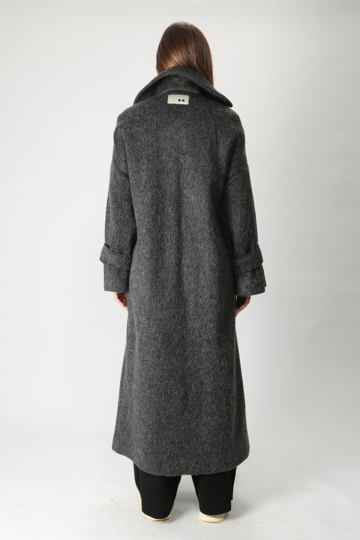 https://admin.shopify.com/store/gulieshop/products/9843461161309#:~:text=https%3A//www.gulieshop.it%20%E2%80%BA%20products%20%E2%80%BA%20the%2Dm%2Dcappotto%2Dlungo%2Da%2Dvestaglia%2Dlora91