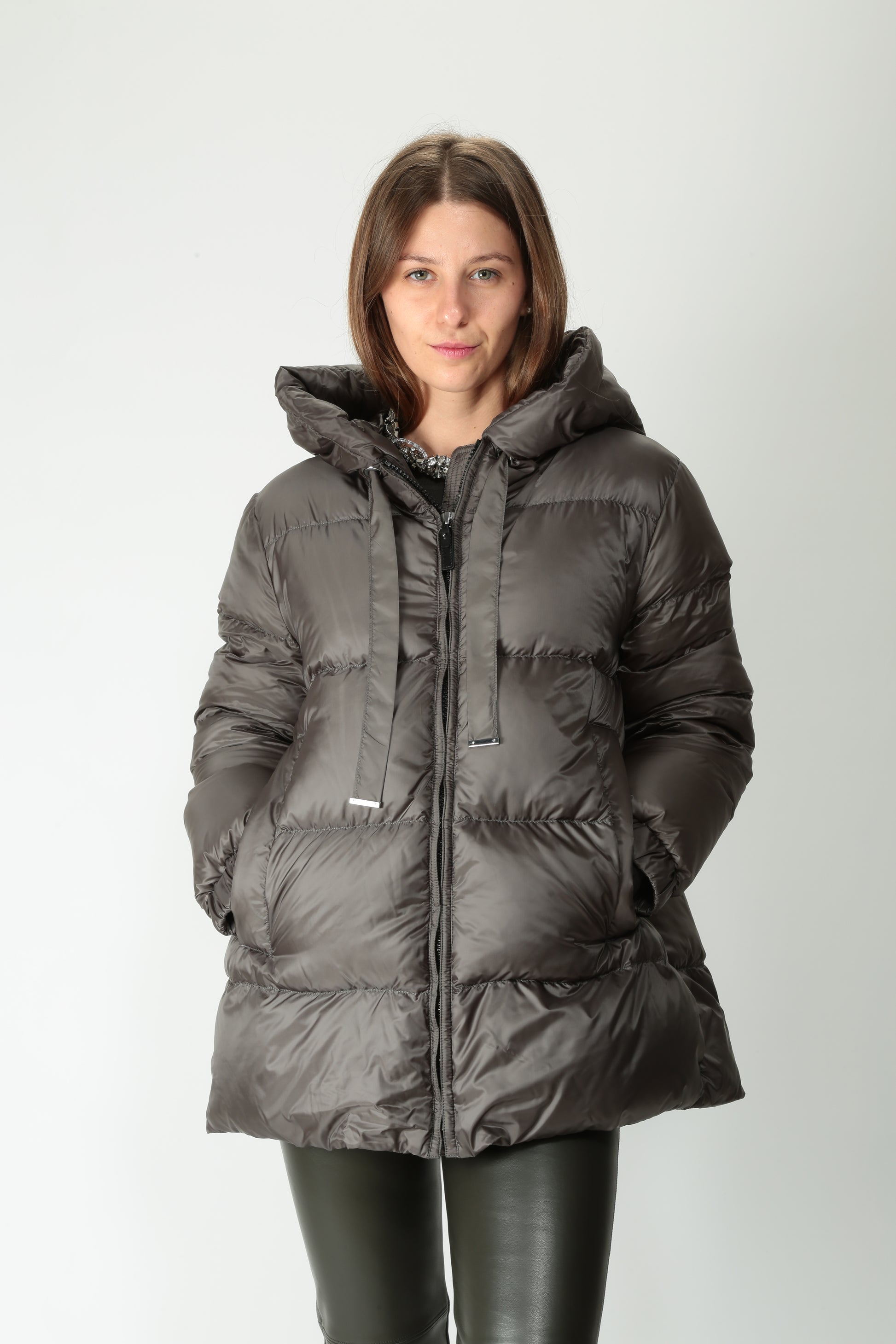 https://admin.shopify.com/store/gulieshop/products/15577928401245#:~:text=https%3A//www.gulieshop.it%20%E2%80%BA%20products%20%E2%80%BA%20maxmara%2Dthe%2Dcube%2Dpiumino%2Dcorto%2Dvera%2Dpiuma%2Dseia