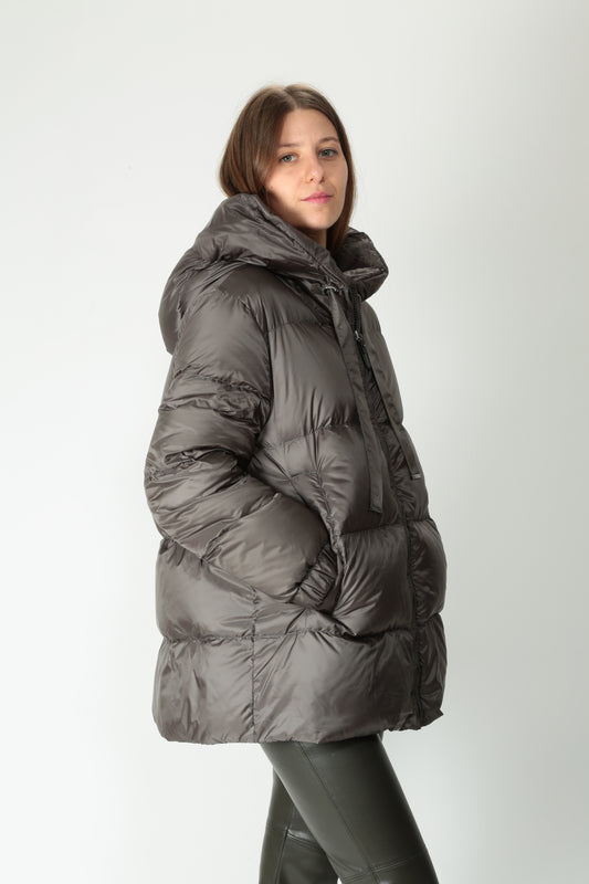 https://admin.shopify.com/store/gulieshop/products/15577928401245#:~:text=https%3A//www.gulieshop.it%20%E2%80%BA%20products%20%E2%80%BA%20maxmara%2Dthe%2Dcube%2Dpiumino%2Dcorto%2Dvera%2Dpiuma%2Dseia