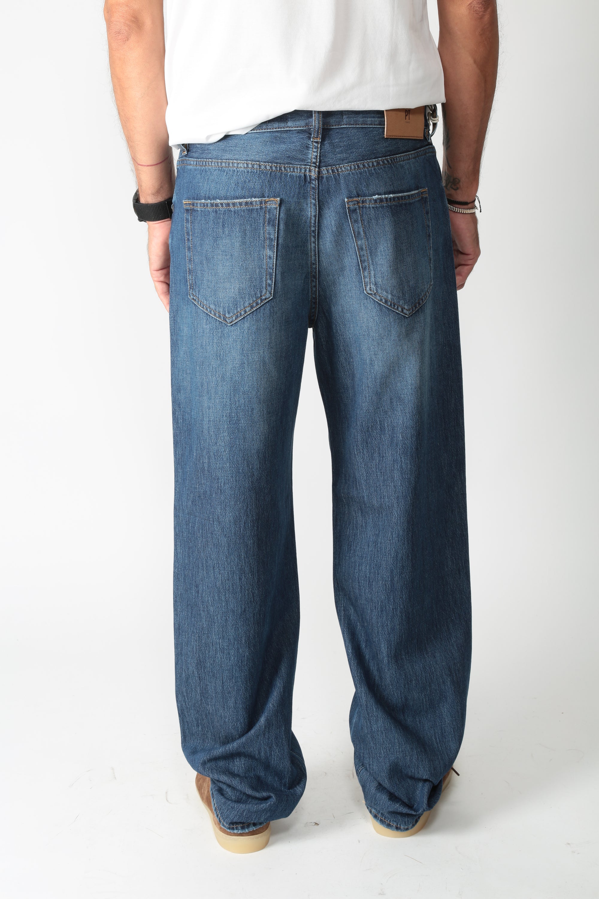 https://admin.shopify.com/store/gulieshop/products/16008773337437#:~:text=https%3A//www.gulieshop.it%20%E2%80%BA%20products%20%E2%80%BA%20pt%2Dtorino%2Djeans%2Dampio%2Drap%2Dc5%2Dap05zo%2Dca5610