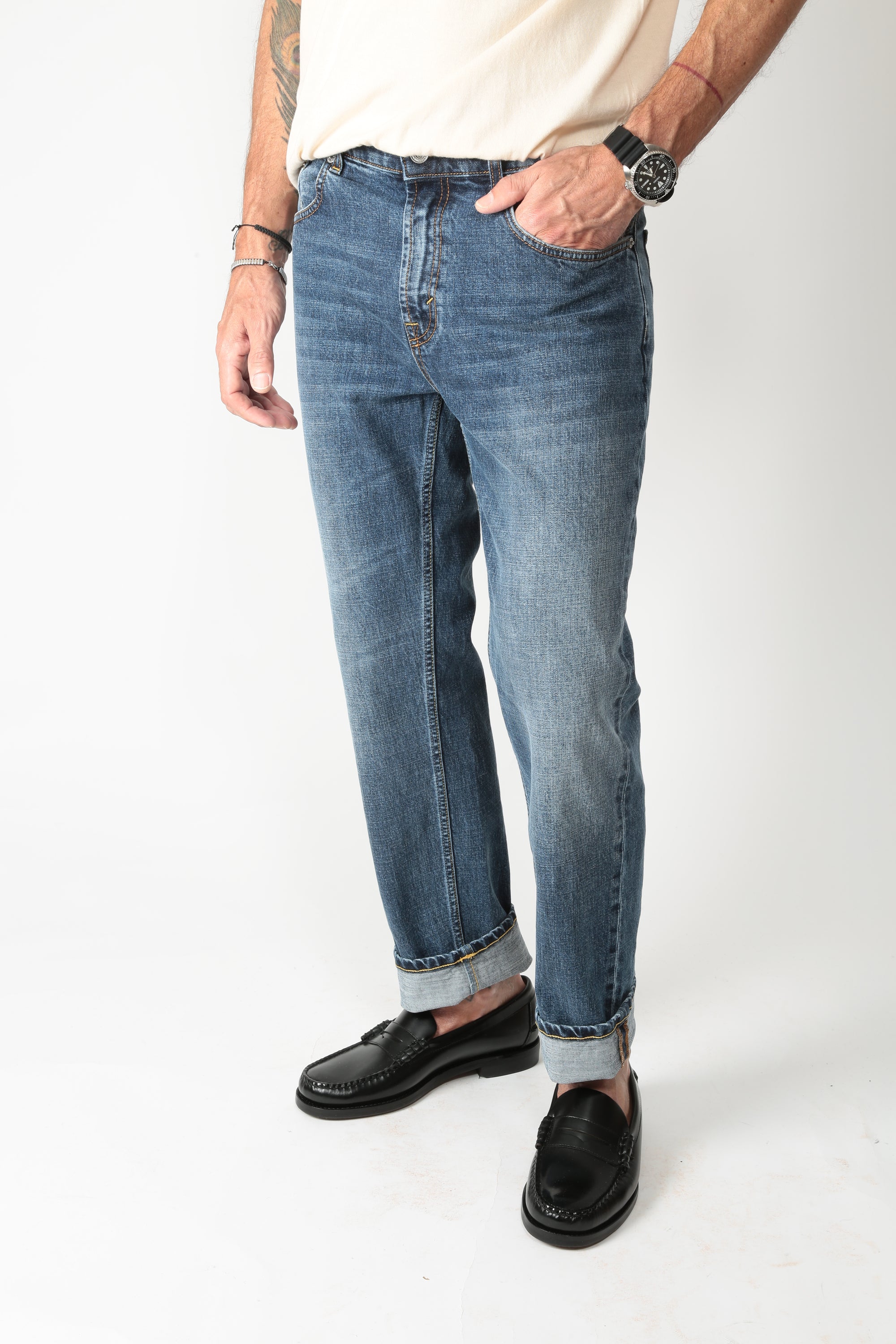 https://admin.shopify.com/store/gulieshop/products/15996605071709#:~:text=https%3A//www.gulieshop.it%20%E2%80%BA%20products%20%E2%80%BA%20department%2D5%2Djeans%2Ddritto%2Dtalk%2Dup52752d2ds0065330