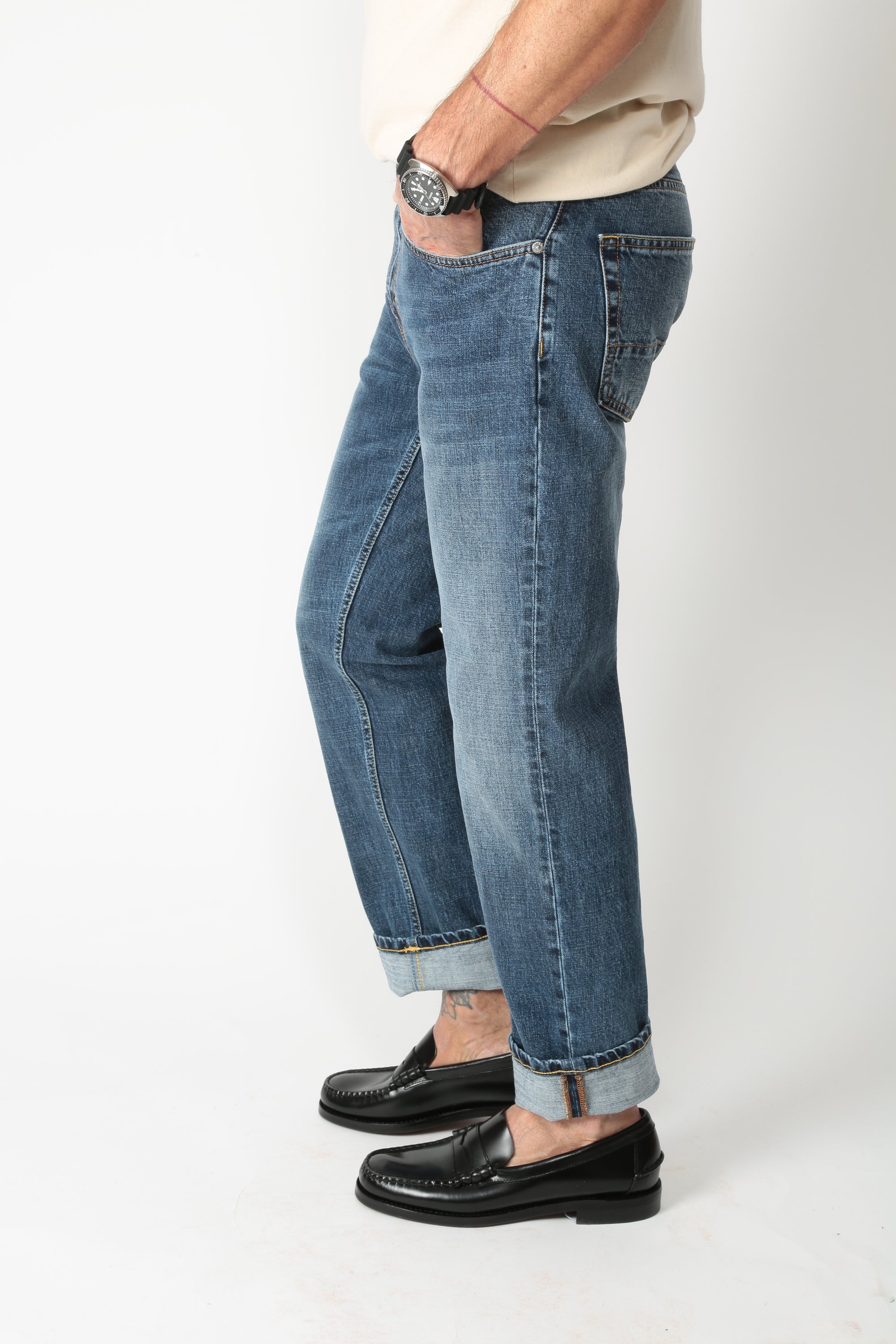 https://admin.shopify.com/store/gulieshop/products/15996605071709#:~:text=https%3A//www.gulieshop.it%20%E2%80%BA%20products%20%E2%80%BA%20department%2D5%2Djeans%2Ddritto%2Dtalk%2Dup52752d2ds0065330