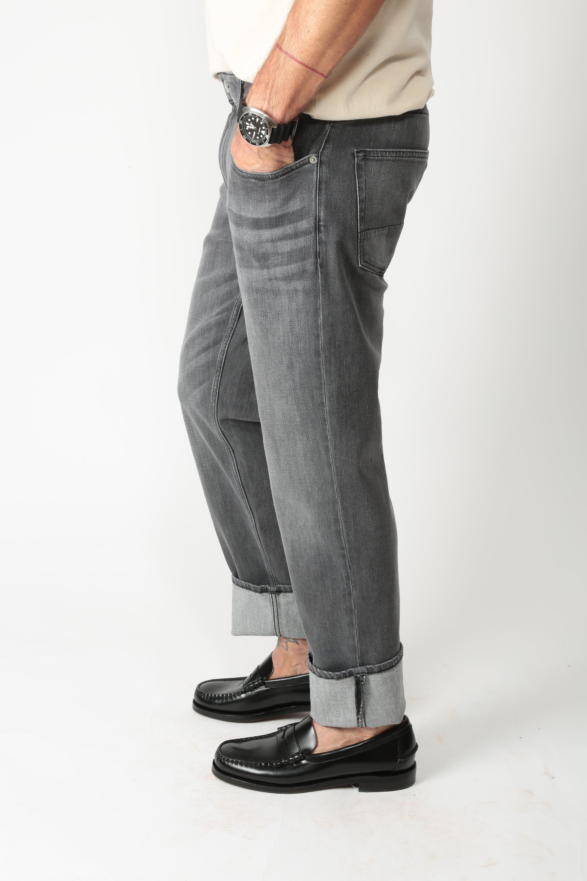 https://admin.shopify.com/store/gulieshop/products/16028346319197#:~:text=https%3A//www.gulieshop.it%20%E2%80%BA%20products%20%E2%80%BA%20department%2D5%2Djeans%2Dregular%2Dfit%2Dtalk%2Dup52752d2ds0081394