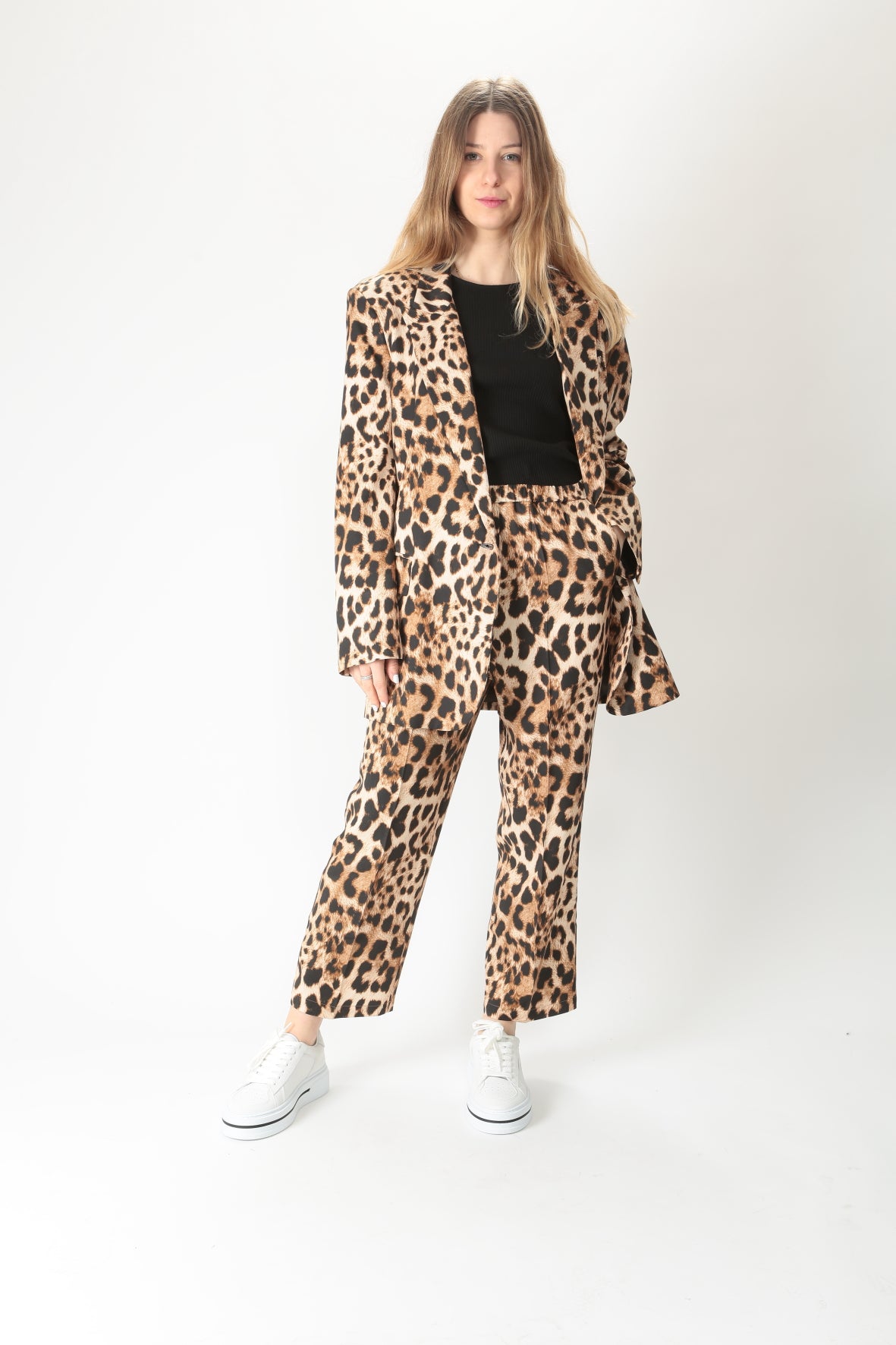 https://admin.shopify.com/store/gulieshop/products/9002495770973#:~:text=Invia-,The%20M%20Giacca%20oversize%20animalier%20Mirta,-Contenuto%20multimediale%201