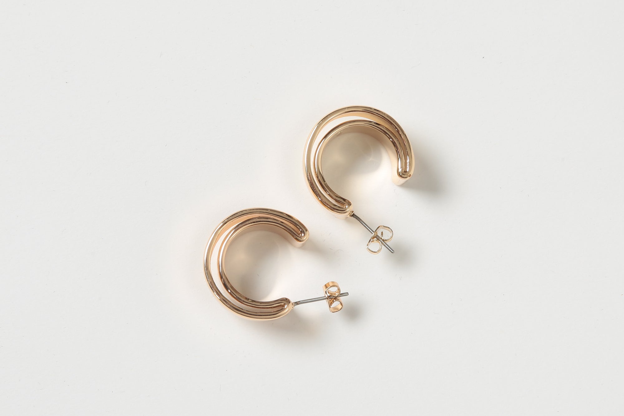 https://admin.shopify.com/store/gulieshop/products/16028295627101#:~:text=https%3A//www.gulieshop.it%20%E2%80%BA%20products%20%E2%80%BA%20l%2Dconti%2Dorecchini%2Da%2Dcerchio%2Dtessa%2Da6sj15