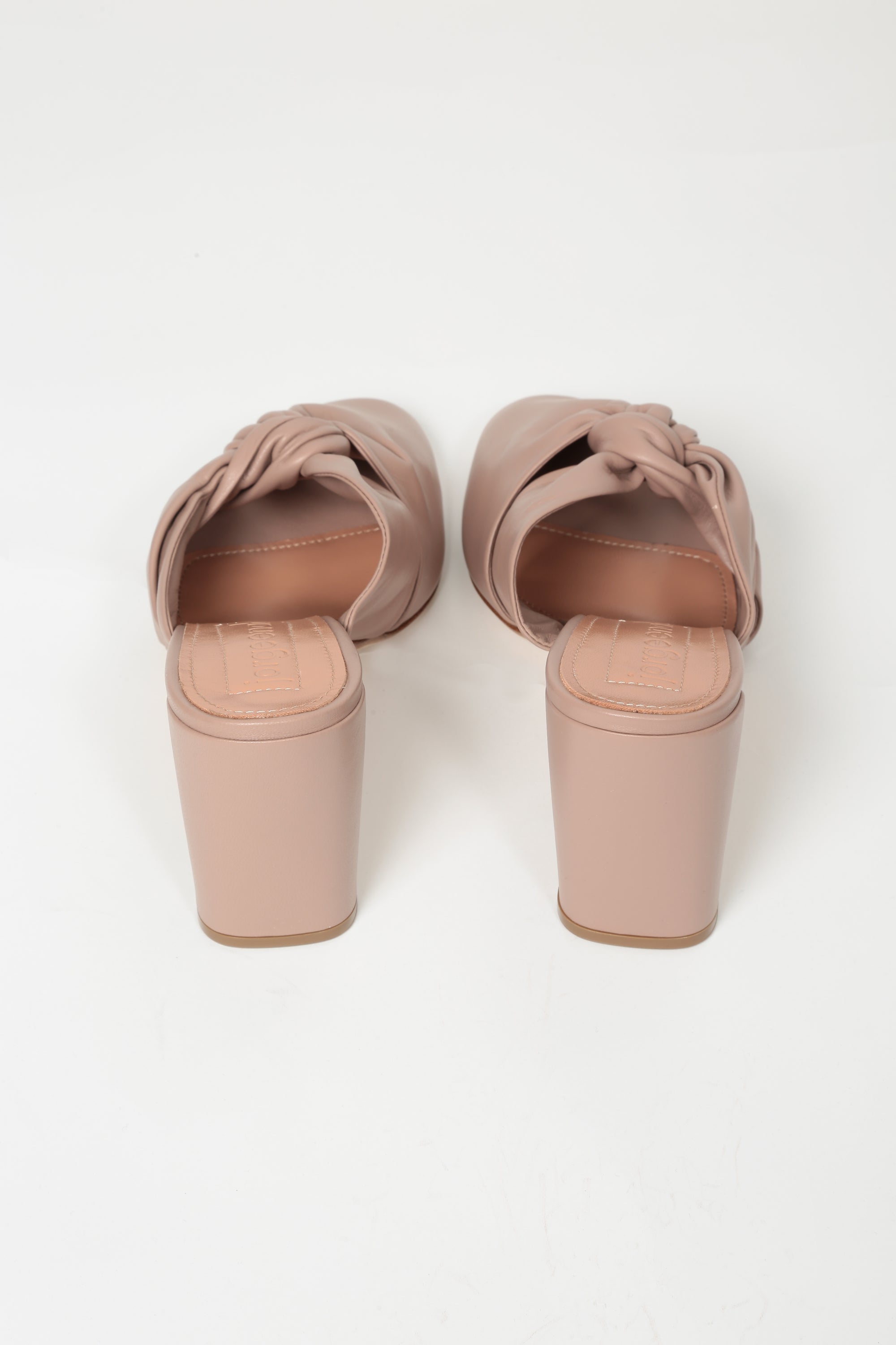 https://admin.shopify.com/store/gulieshop/products/16045509411165#:~:text=https%3A//www.gulieshop.it%20%E2%80%BA%20products%20%E2%80%BA%20jorgeenah%2Dsandalo%2Dmules%2Din%2Dpelle%2Djade