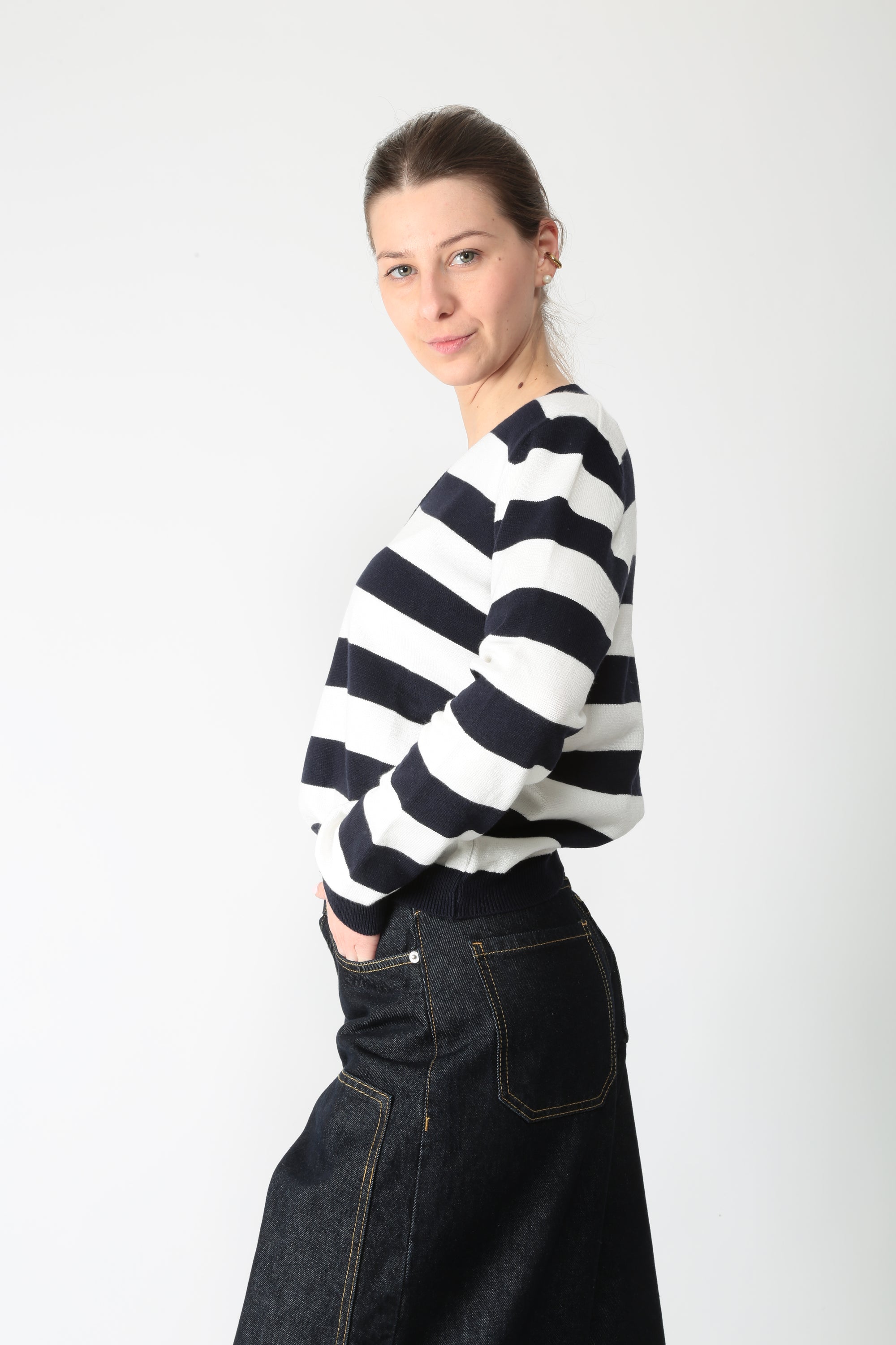 https://admin.shopify.com/store/gulieshop/products/16034871902557#:~:text=https%3A//www.gulieshop.it%20%E2%80%BA%20products%20%E2%80%BA%20tensione%2Din%2Dmaglia%2Da%2Dscollo%2Da%2Dv%2D26137