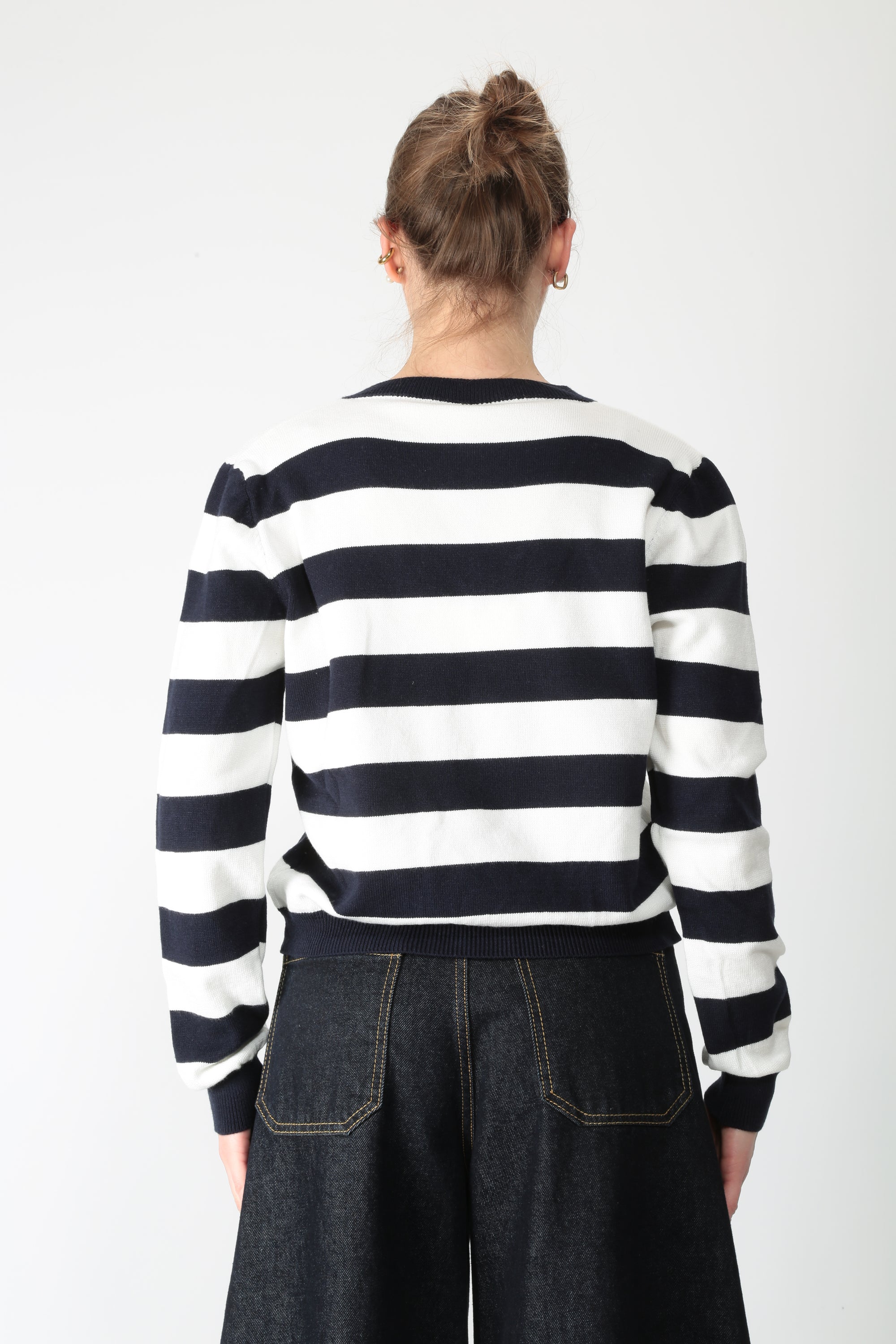 https://admin.shopify.com/store/gulieshop/products/16034871902557#:~:text=https%3A//www.gulieshop.it%20%E2%80%BA%20products%20%E2%80%BA%20tensione%2Din%2Dmaglia%2Da%2Dscollo%2Da%2Dv%2D26137