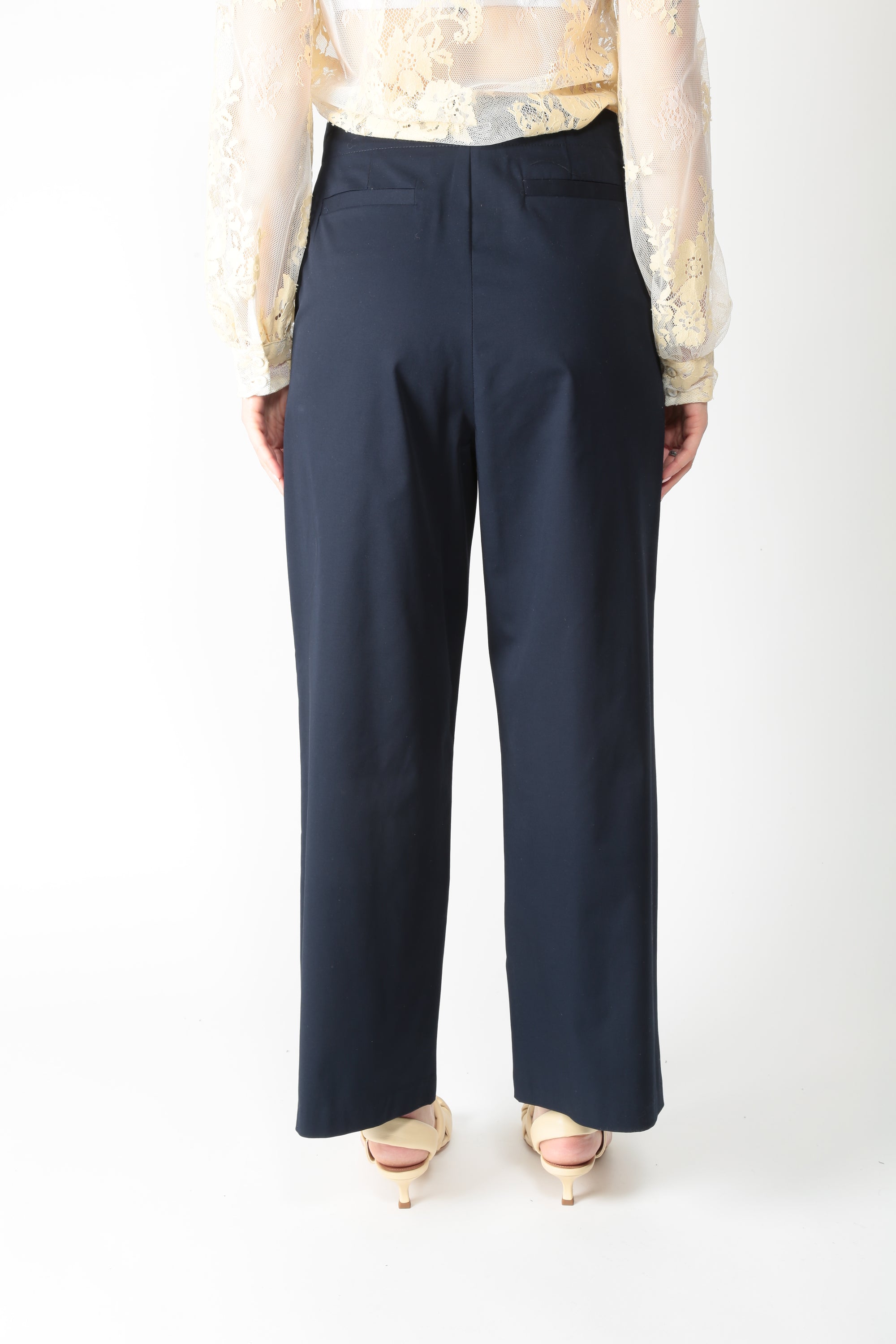 https://admin.shopify.com/store/gulieshop/products/16034871804253#:~:text=https%3A//www.gulieshop.it%20%E2%80%BA%20products%20%E2%80%BA%20tensione%2Din%2Dpantalone%2Dcon%2Dpinces%2Dpt44ct