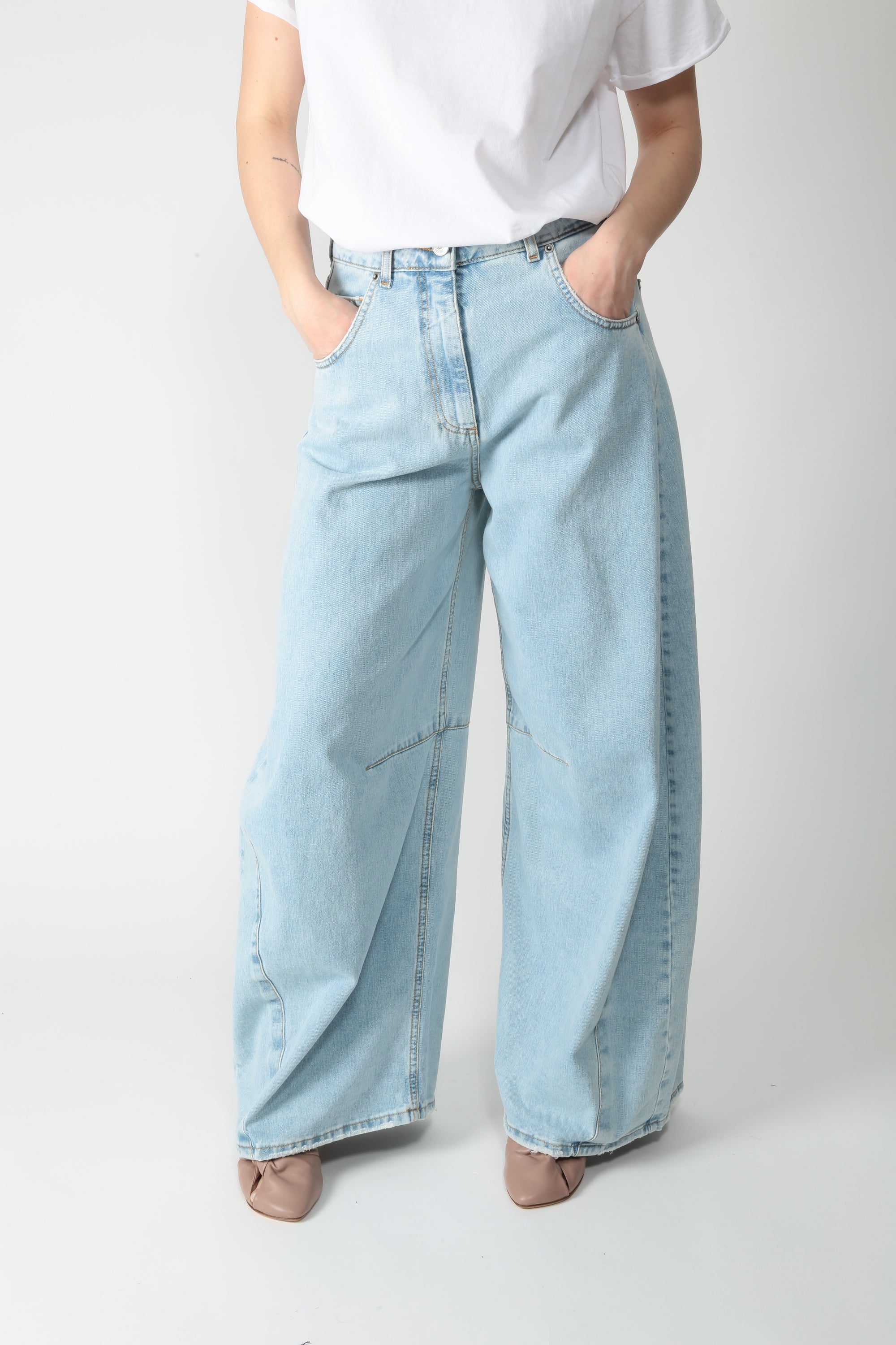 https://admin.shopify.com/store/gulieshop/products/16034871574877#:~:text=https%3A//www.gulieshop.it%20%E2%80%BA%20products%20%E2%80%BA%20tensione%2Din%2Djeans%2Dballon%2Dp314j119w642