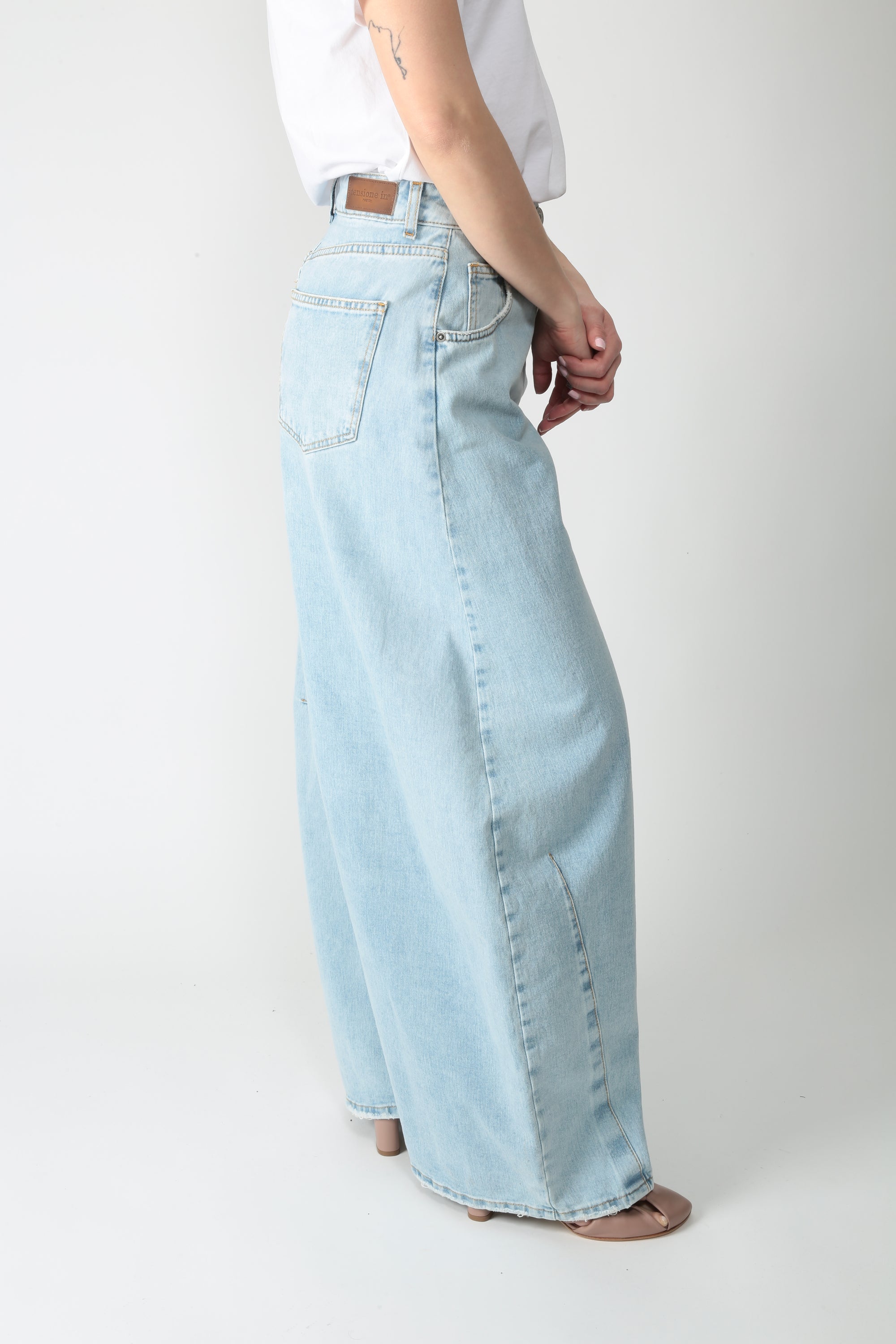 https://admin.shopify.com/store/gulieshop/products/16034871574877#:~:text=https%3A//www.gulieshop.it%20%E2%80%BA%20products%20%E2%80%BA%20tensione%2Din%2Djeans%2Dballon%2Dp314j119w642