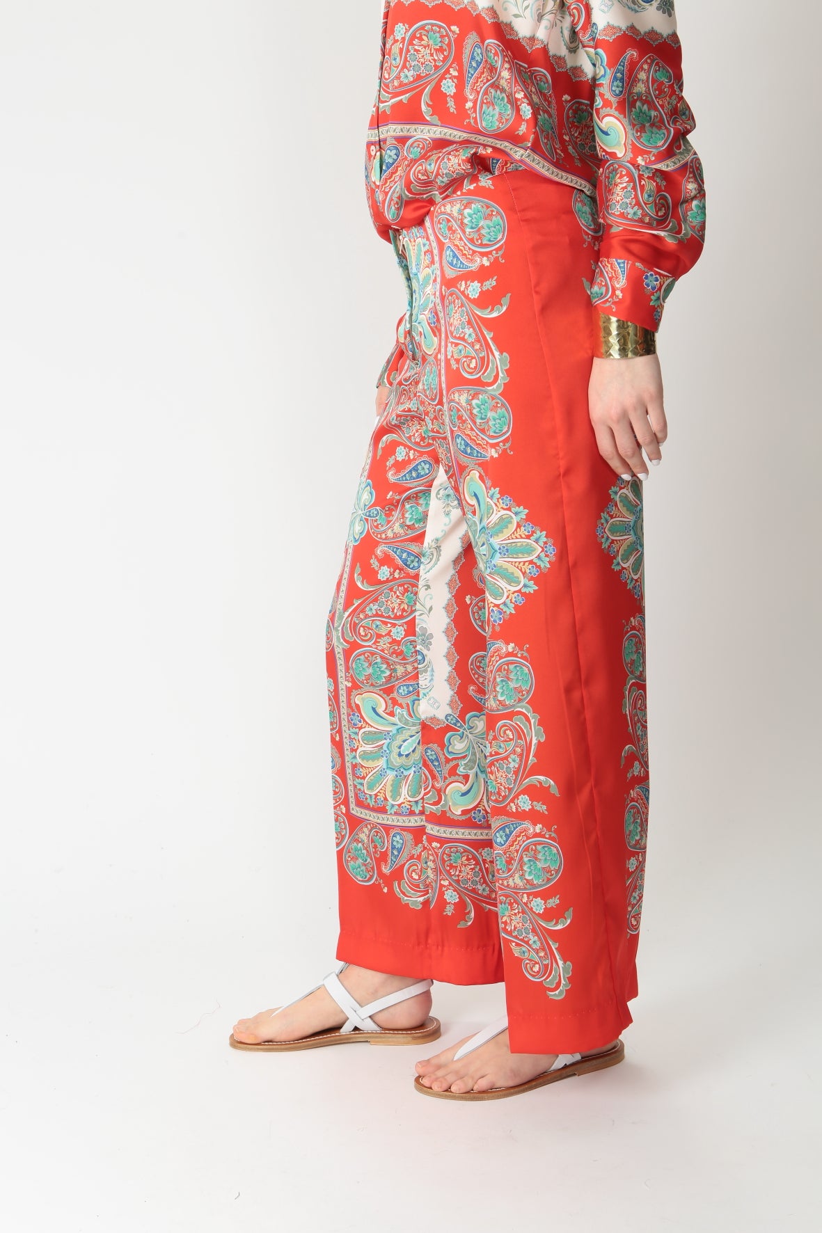 https://admin.shopify.com/store/gulieshop/products/9068328157533#:~:text=Invia-,1978%20Pantalone%20in%20fantasia%20Sally%20399GB429,-Contenuto%20multimediale%201