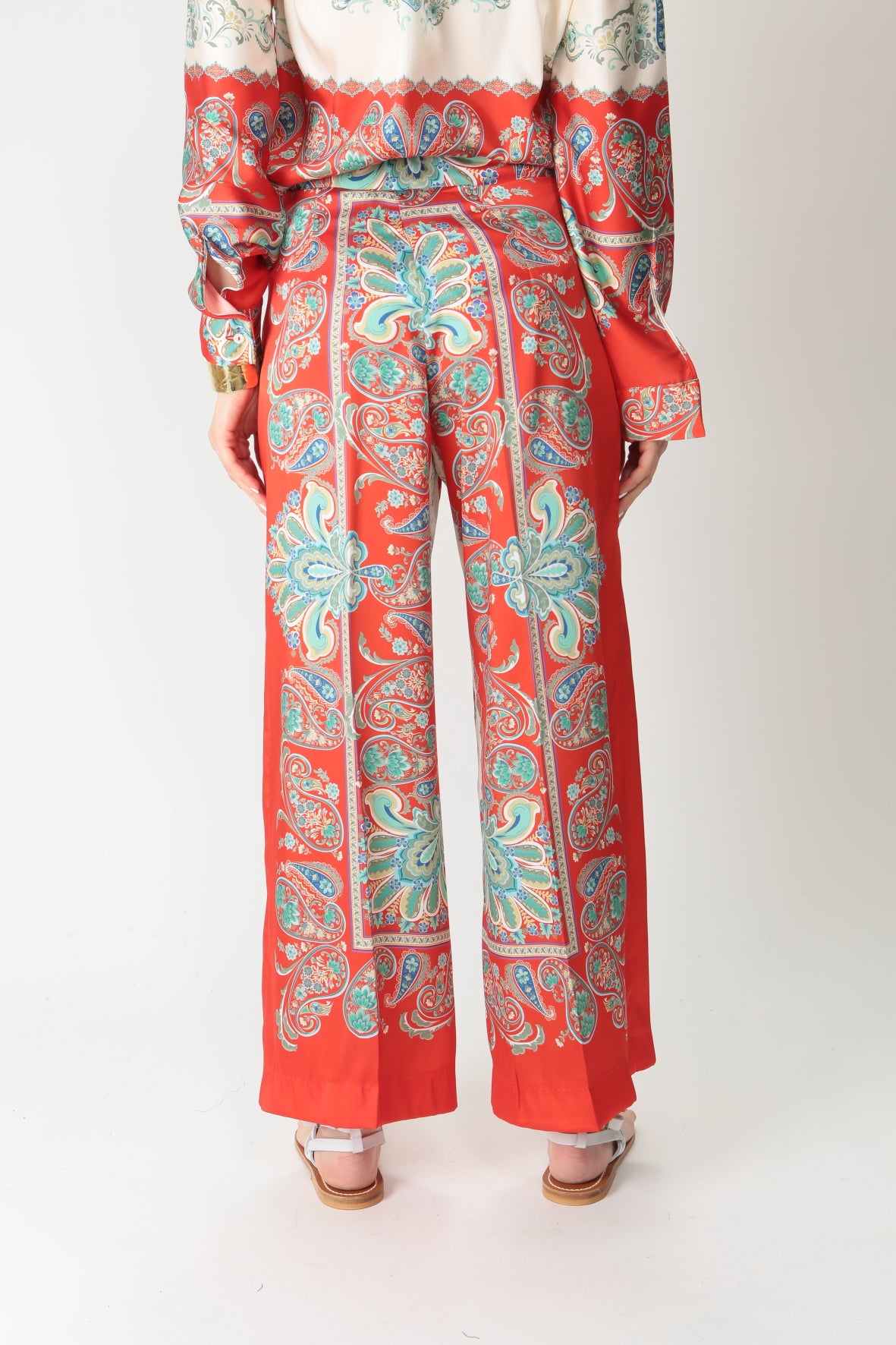 https://admin.shopify.com/store/gulieshop/products/9068328157533#:~:text=Invia-,1978%20Pantalone%20in%20fantasia%20Sally%20399GB429,-Contenuto%20multimediale%201