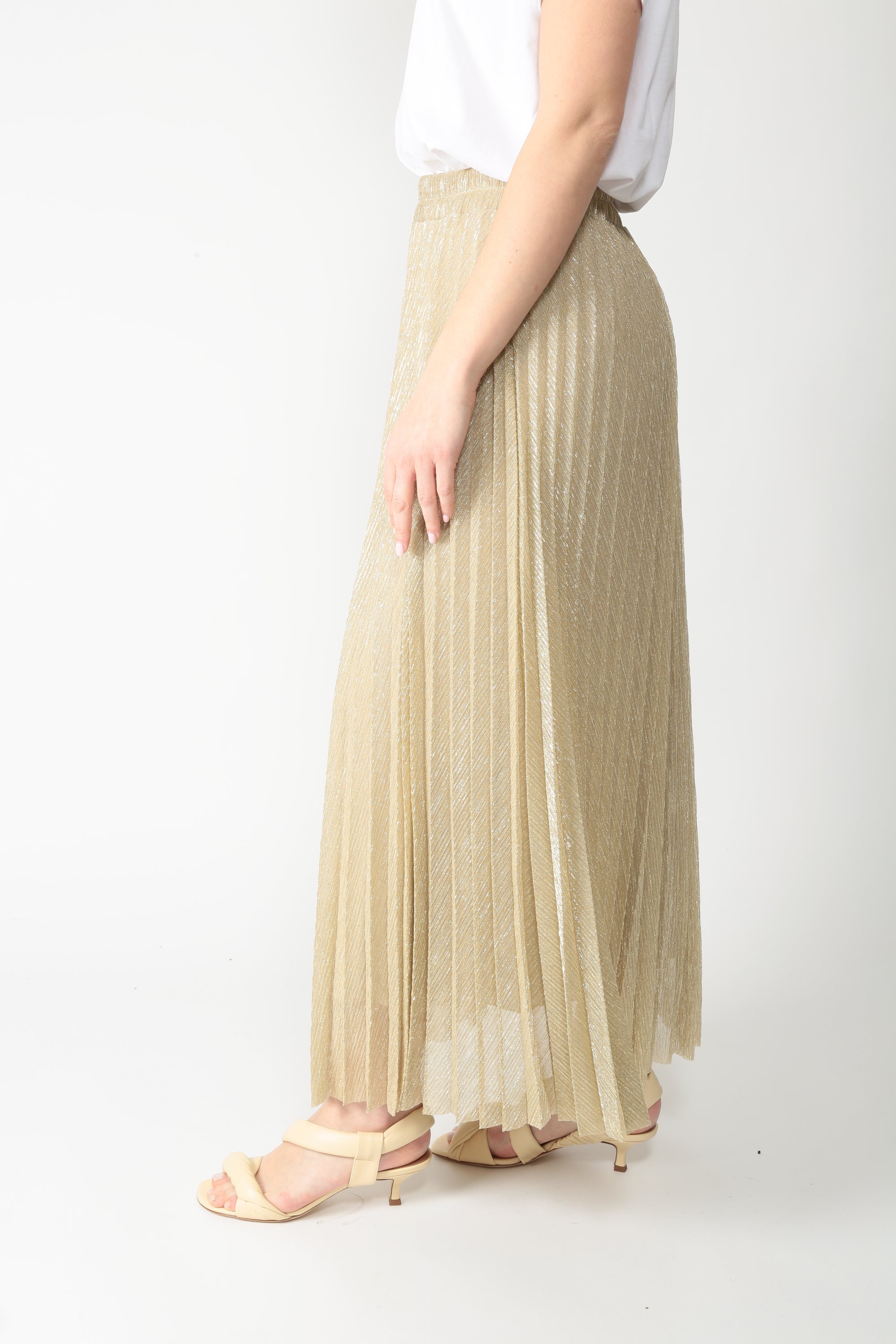 https://admin.shopify.com/store/gulieshop/products/16034799649117#:~:text=https%3A//www.gulieshop.it%20%E2%80%BA%20products%20%E2%80%BA%20tensione%2Din%2Dgonna%2Dplisse%2Dn20093atpe26camp