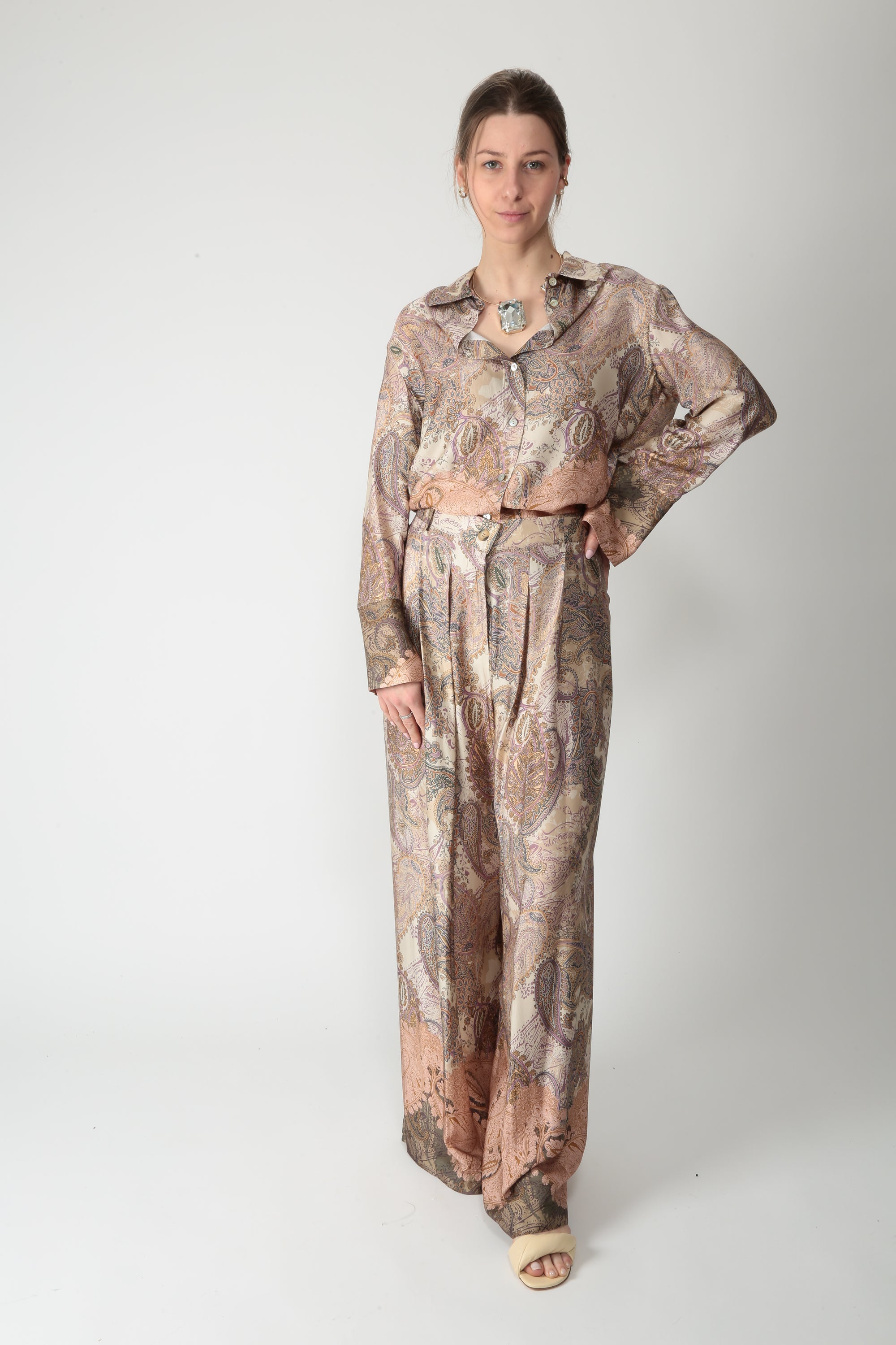 https://admin.shopify.com/store/gulieshop/products/16034799812957#:~:text=https%3A//www.gulieshop.it%20%E2%80%BA%20products%20%E2%80%BA%20tensione%2Din%2Dpantalone%2Din%2Dfantasia%2Dpe26%2D4030camp