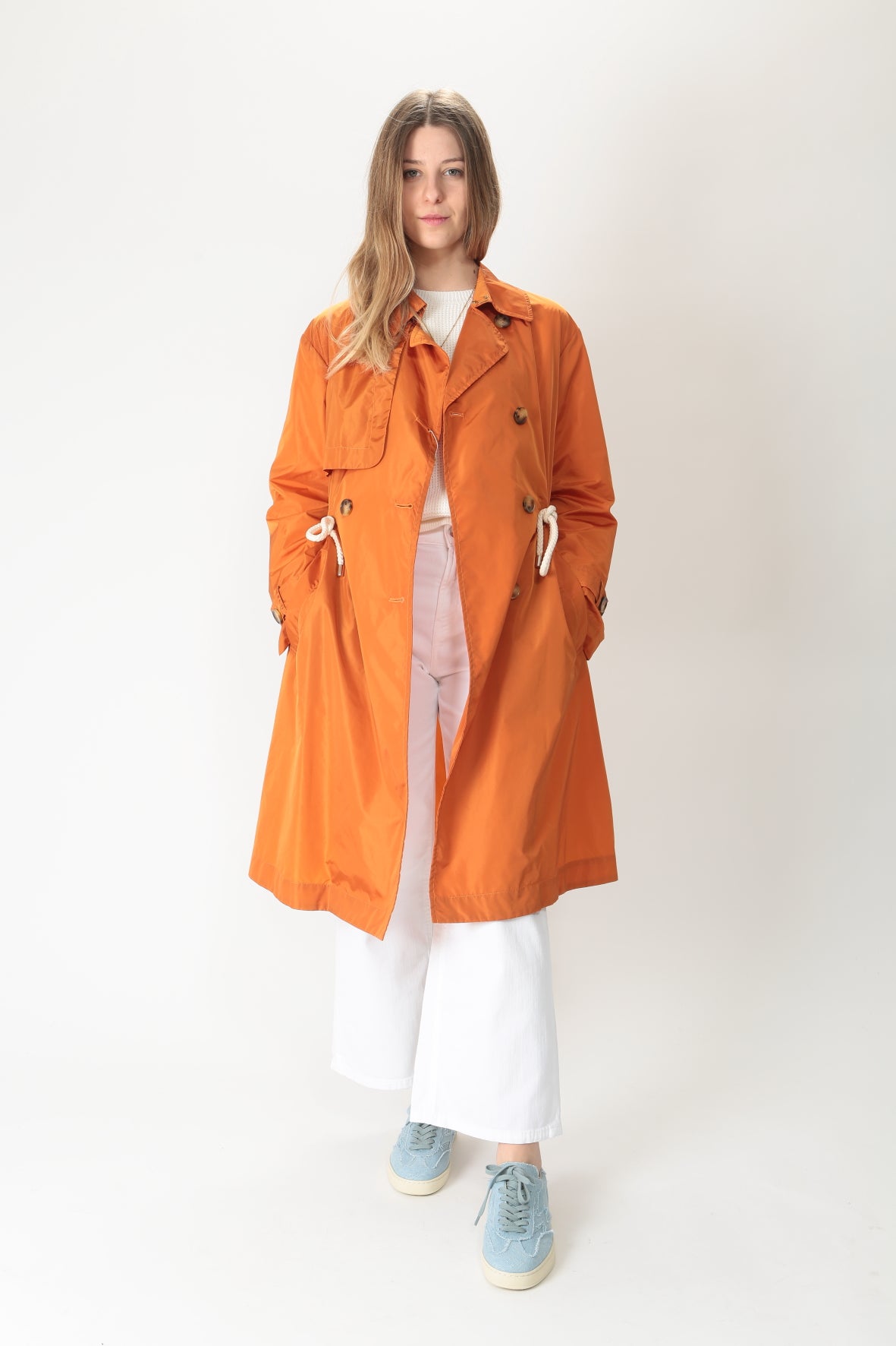 https://admin.shopify.com/store/gulieshop/products/9018644463965#:~:text=Invia-,Violanti%20Trench%20lungo%20nylon%20VL221/5200,-Contenuto%20multimediale%201