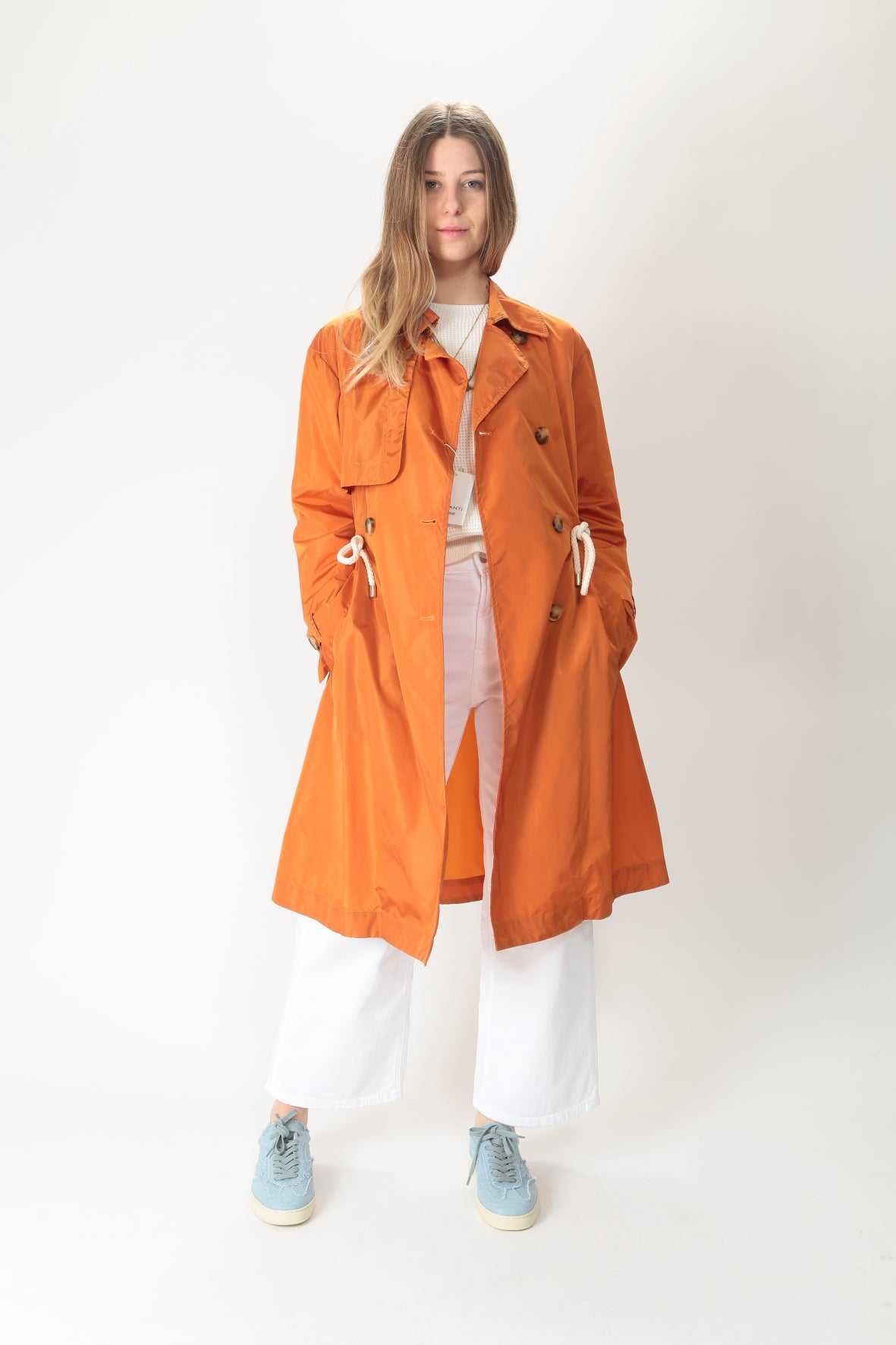 https://admin.shopify.com/store/gulieshop/products/9018644463965#:~:text=Invia-,Violanti%20Trench%20lungo%20nylon%20VL221/5200,-Contenuto%20multimediale%201