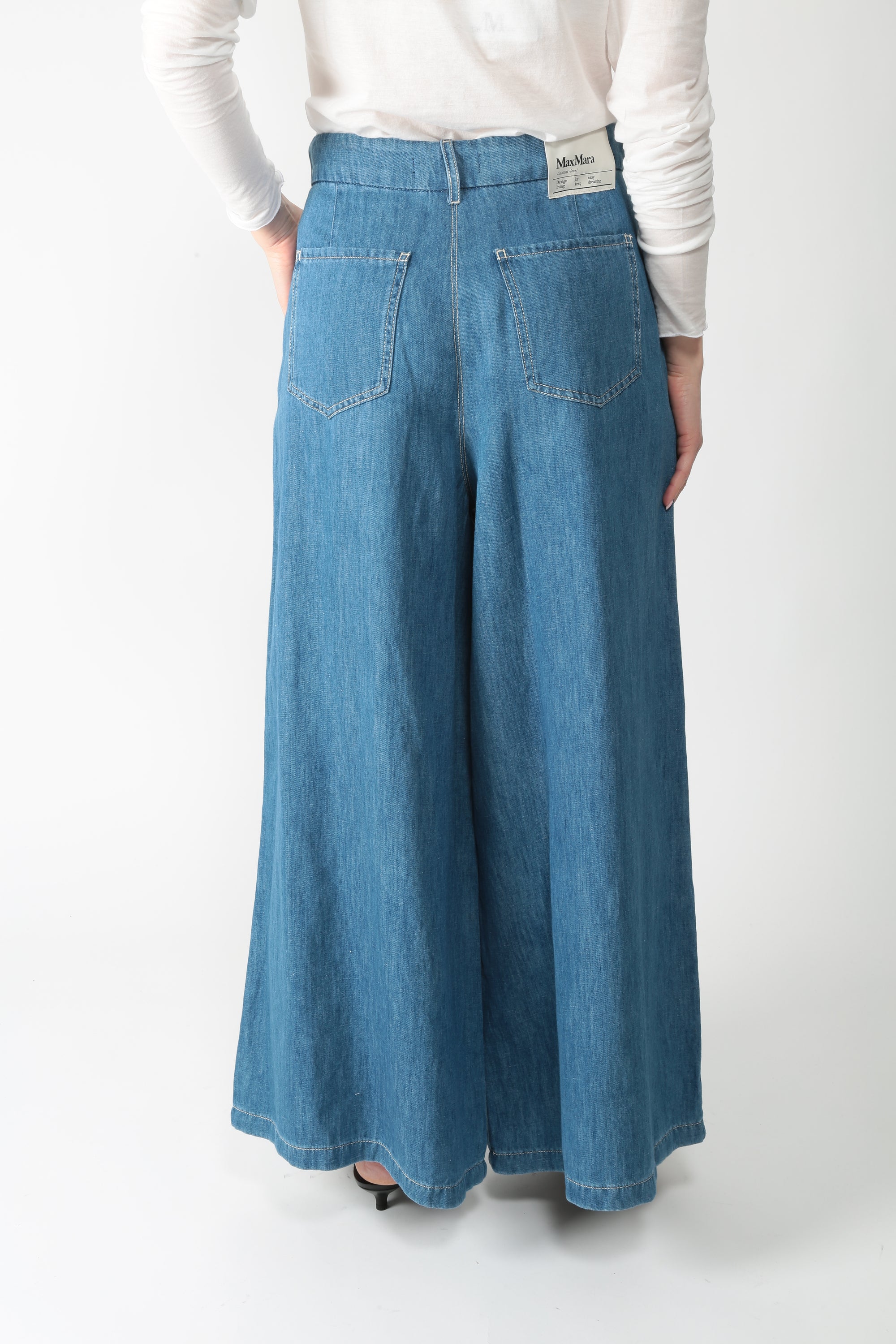 https://admin.shopify.com/store/gulieshop/products/16025720193373#:~:text=https%3A//www.gulieshop.it%20%E2%80%BA%20products%20%E2%80%BA%20s%2Dmaxmara%2Djeans%2Dampio%2Ddoppia%2Dpinces%2Dsmmnastro