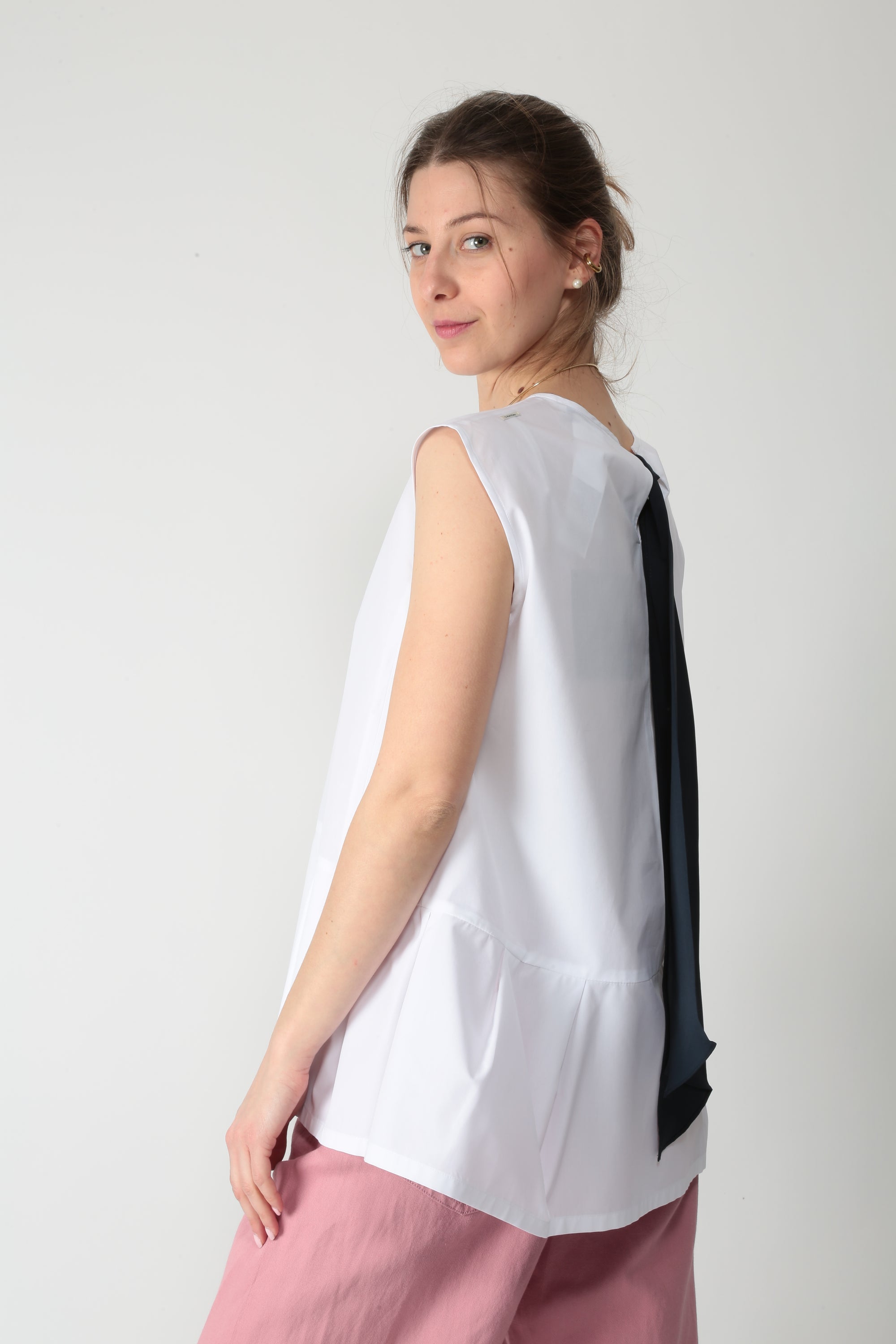 https://admin.shopify.com/store/gulieshop/products/16044985712989#:~:text=https%3A//www.gulieshop.it%20%E2%80%BA%20products%20%E2%80%BA%20s%2Dmaxmara%2Dtop%2Dsmanicato%2Dsmmbrava