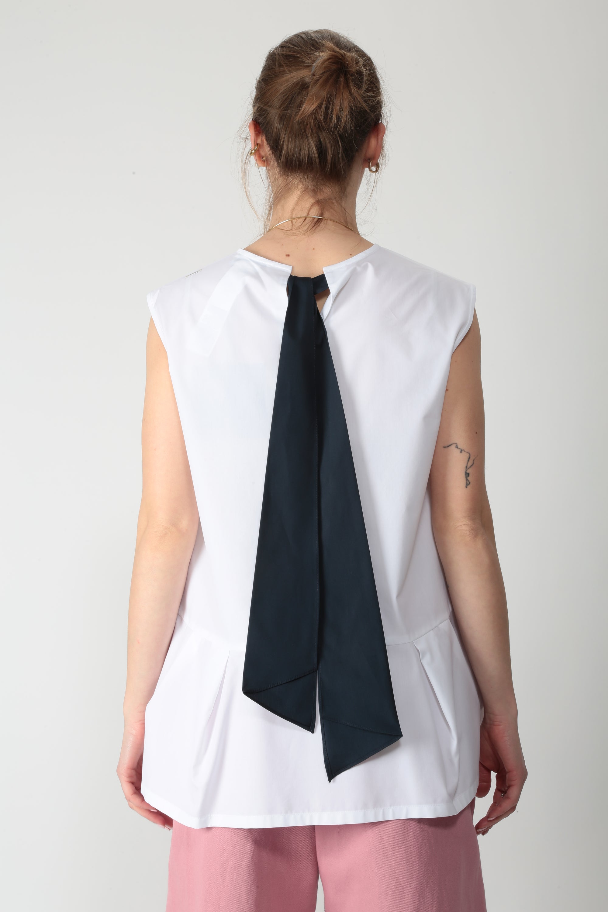 https://admin.shopify.com/store/gulieshop/products/16044985712989#:~:text=https%3A//www.gulieshop.it%20%E2%80%BA%20products%20%E2%80%BA%20s%2Dmaxmara%2Dtop%2Dsmanicato%2Dsmmbrava
