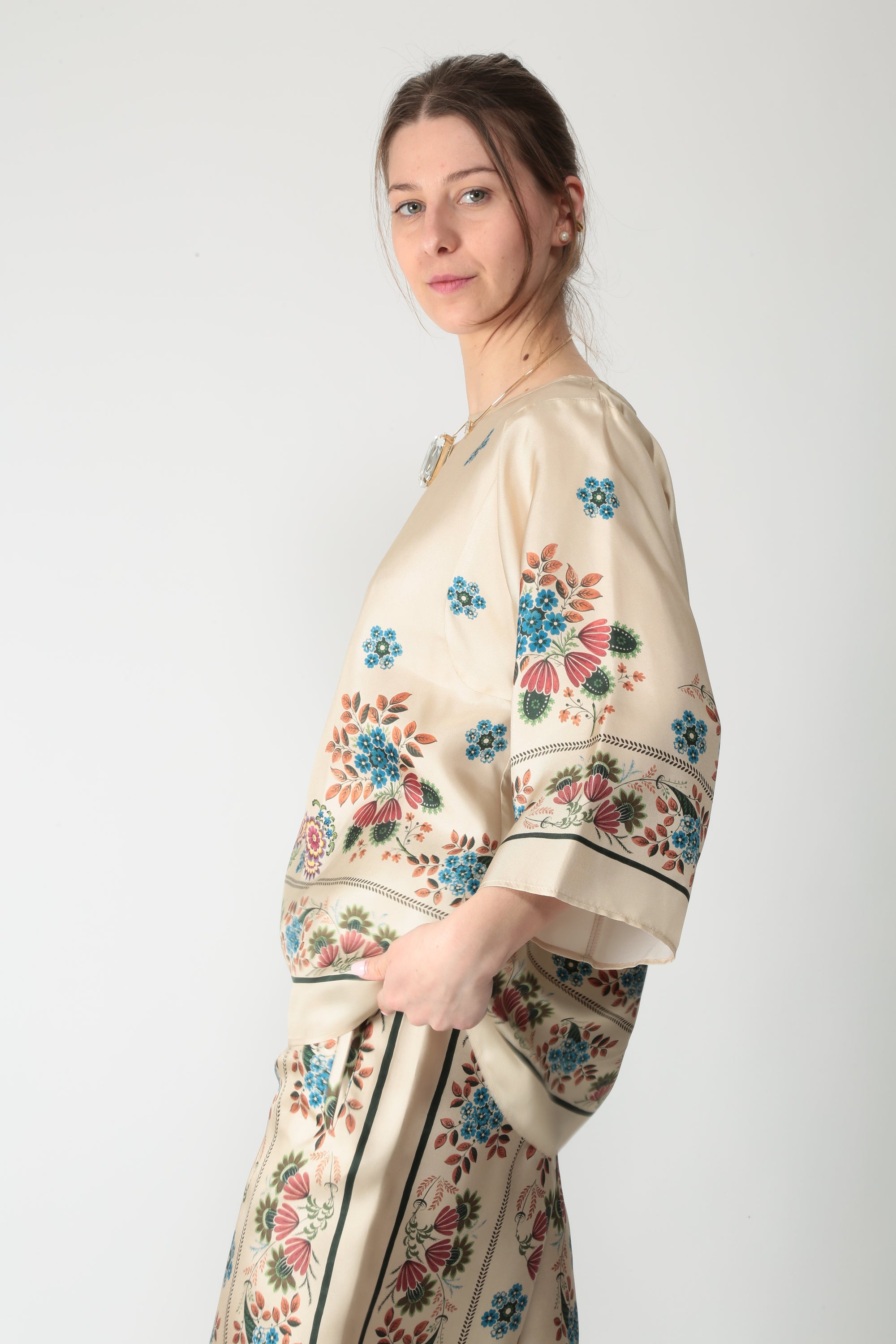 https://admin.shopify.com/store/gulieshop/products/16025719341405#:~:text=https%3A//www.gulieshop.it%20%E2%80%BA%20products%20%E2%80%BA%20maxmara%2Dweekend%2Dblusa%2Din%2Dseta%2Dstampata%2Dwkdsamba
