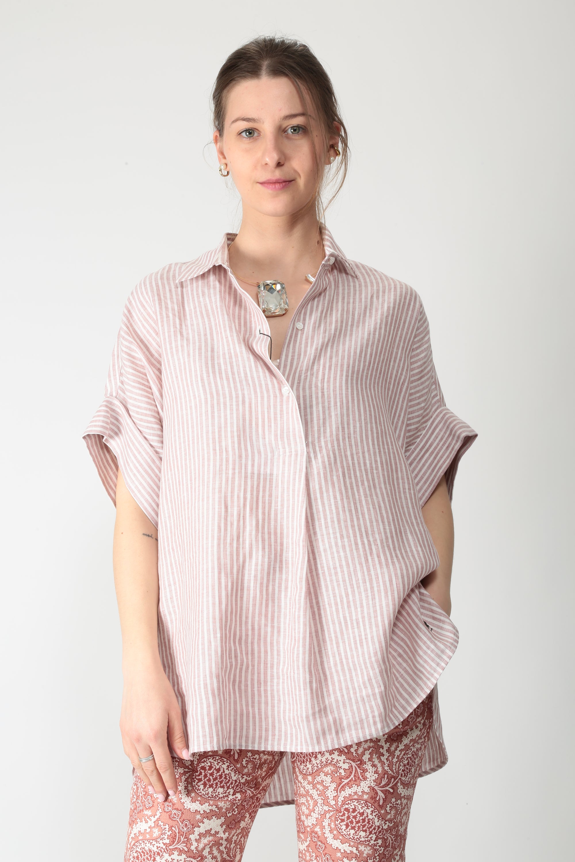 https://admin.shopify.com/store/gulieshop/products/16025719210333#:~:text=https%3A//www.gulieshop.it%20%E2%80%BA%20products%20%E2%80%BA%20maxmara%2Dweekend%2Dcamicia%2Da%2Dpolo%2Doversize%2Dwkdverve
