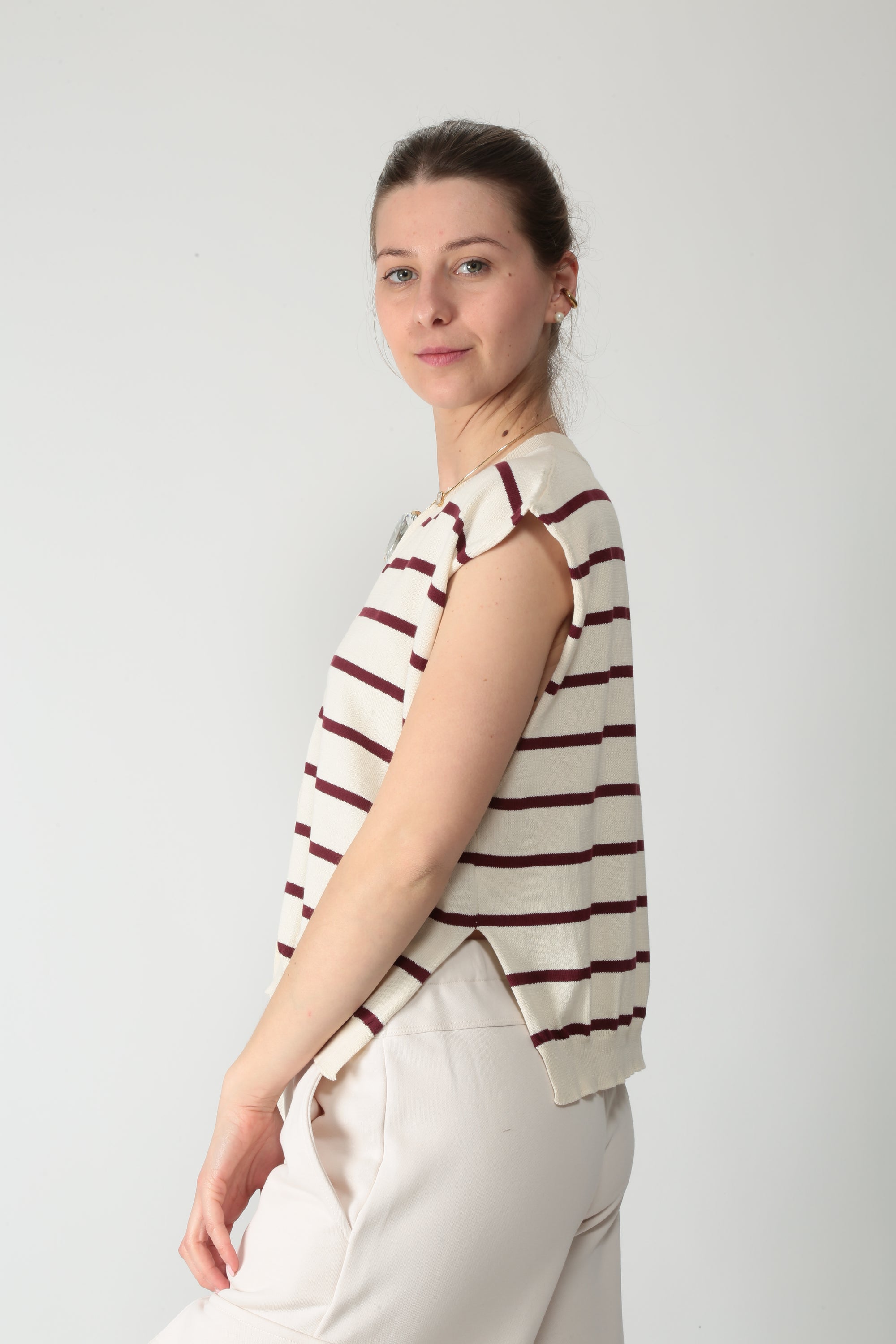 https://admin.shopify.com/store/gulieshop/products/16039609336157#:~:text=https%3A//www.gulieshop.it%20%E2%80%BA%20products%20%E2%80%BA%20jei%2Do%2Dlaboratorio%2Dgilet%2Din%2Dfilo%2Da%2Drighe%2D4616