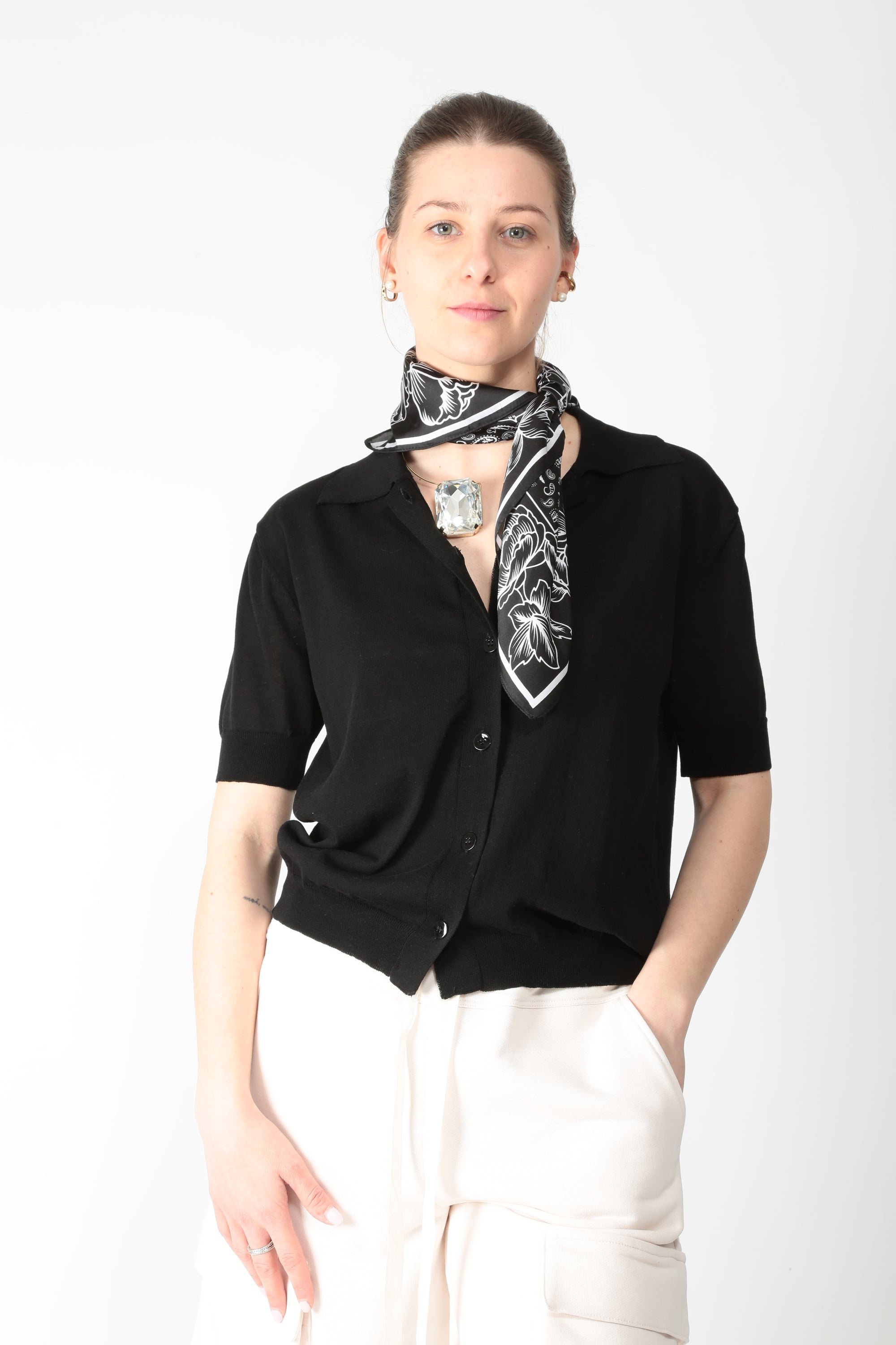 https://admin.shopify.com/store/gulieshop/products/16039609237853#:~:text=https%3A//www.gulieshop.it%20%E2%80%BA%20products%20%E2%80%BA%20jei%2Do%2Dlaboratorio%2Dcardigan%2Din%2Dfilo%2D4623